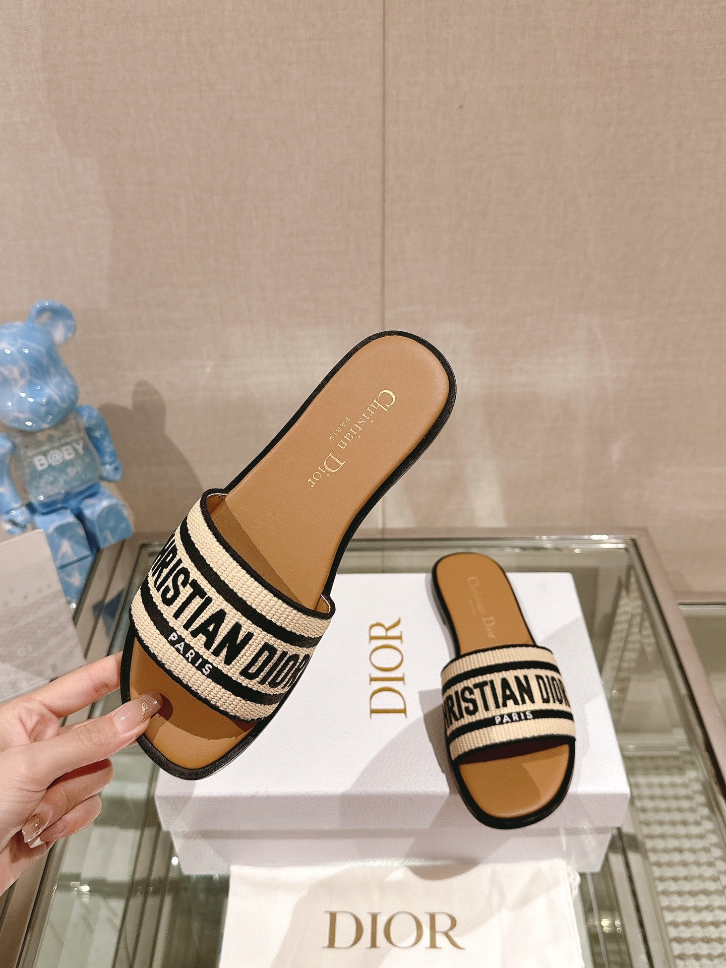 LOGO STRAP SLIDE SANDALS – BEIGE & BLACK