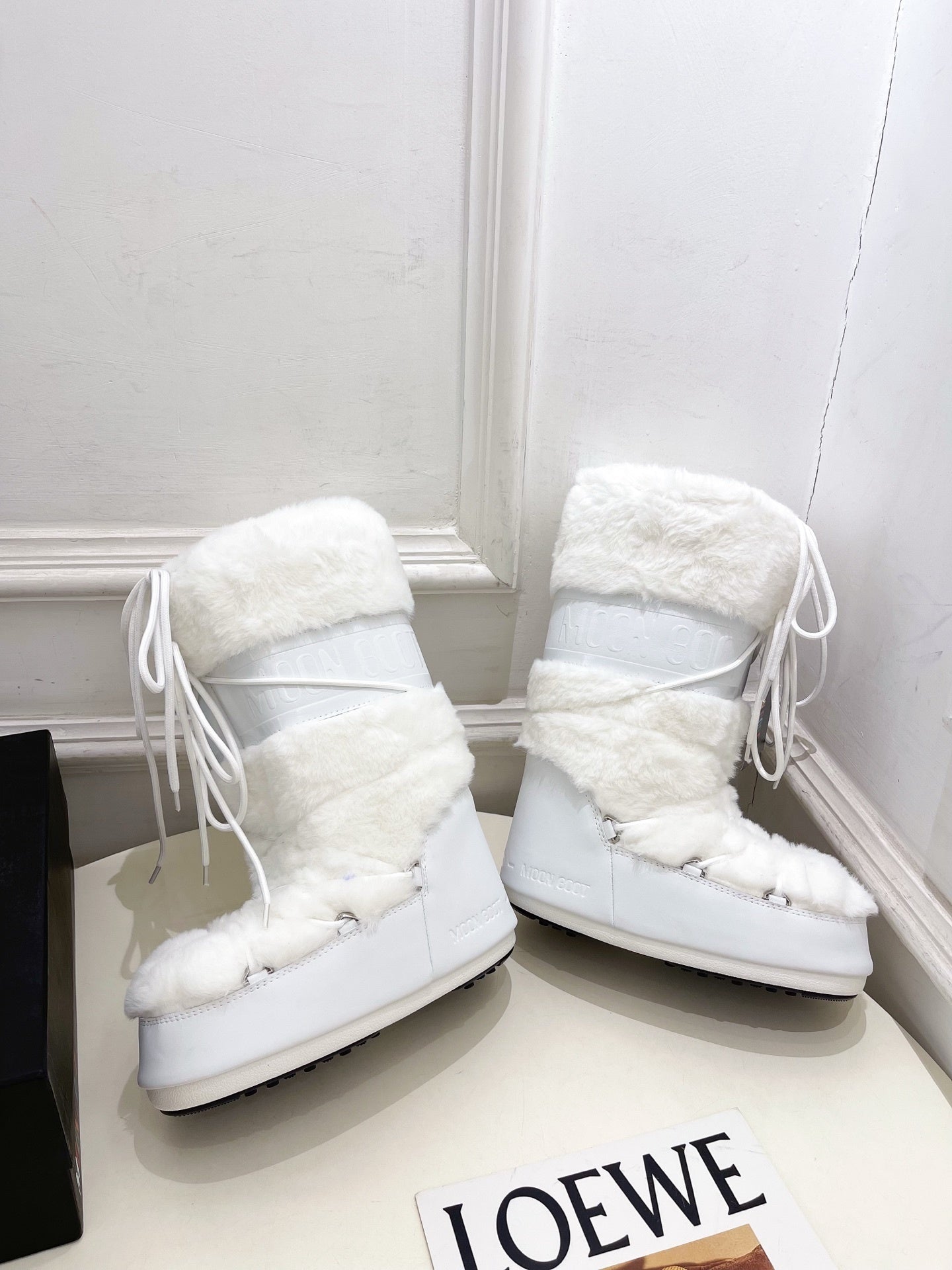 WHITE FAUX FUR LINED WINTER BOOTS