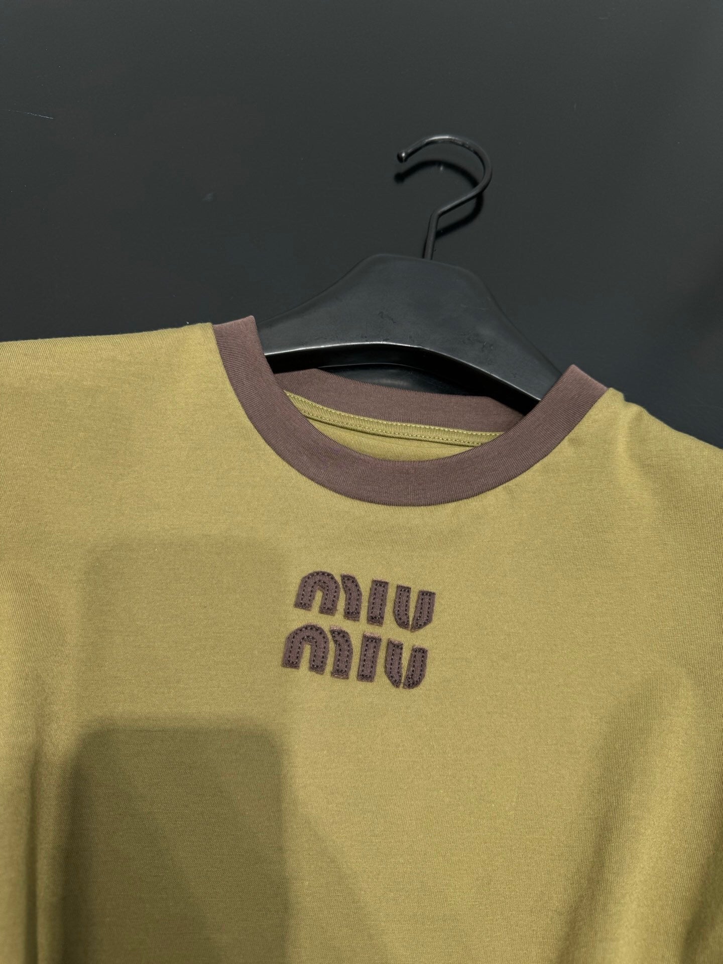 CONTRAST TRIM LOGO CROPPED T-SHIRT