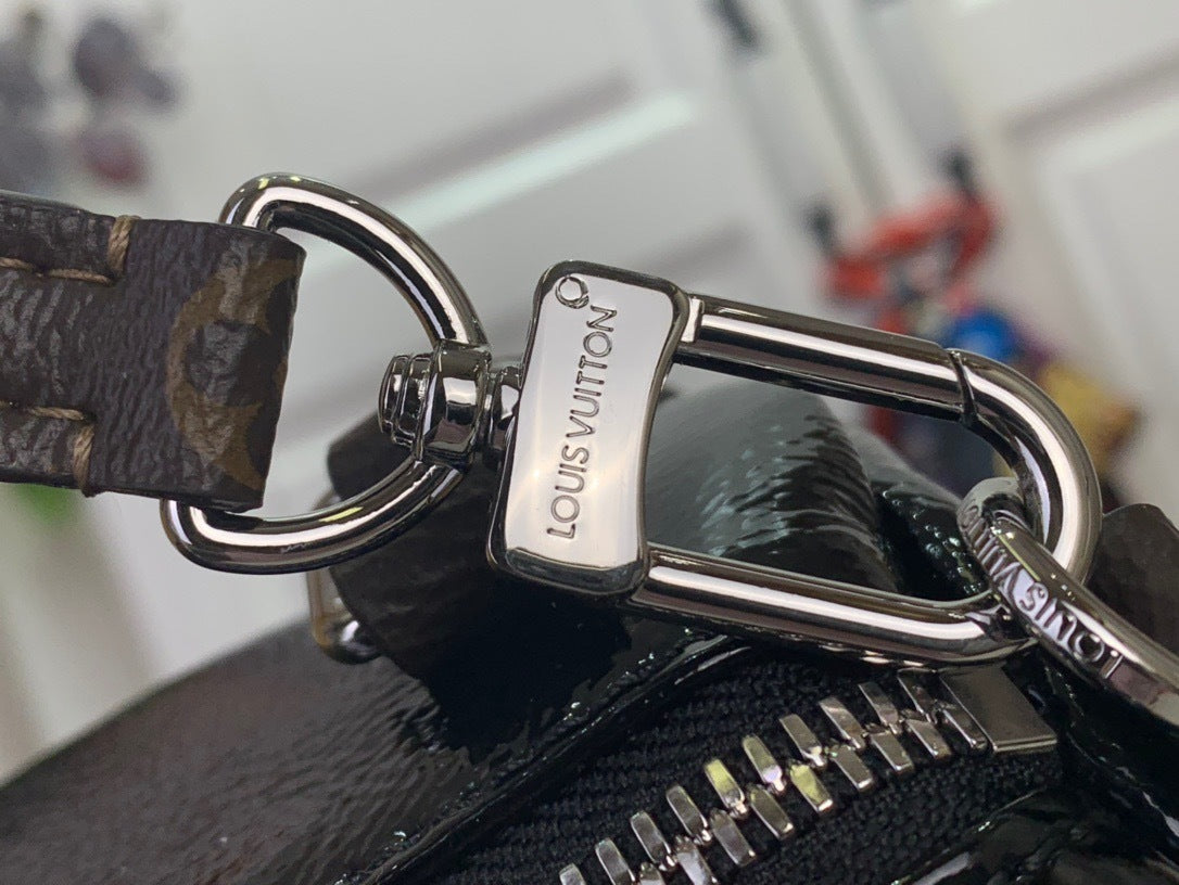 SLEEK ZIP SHOULDER BAG