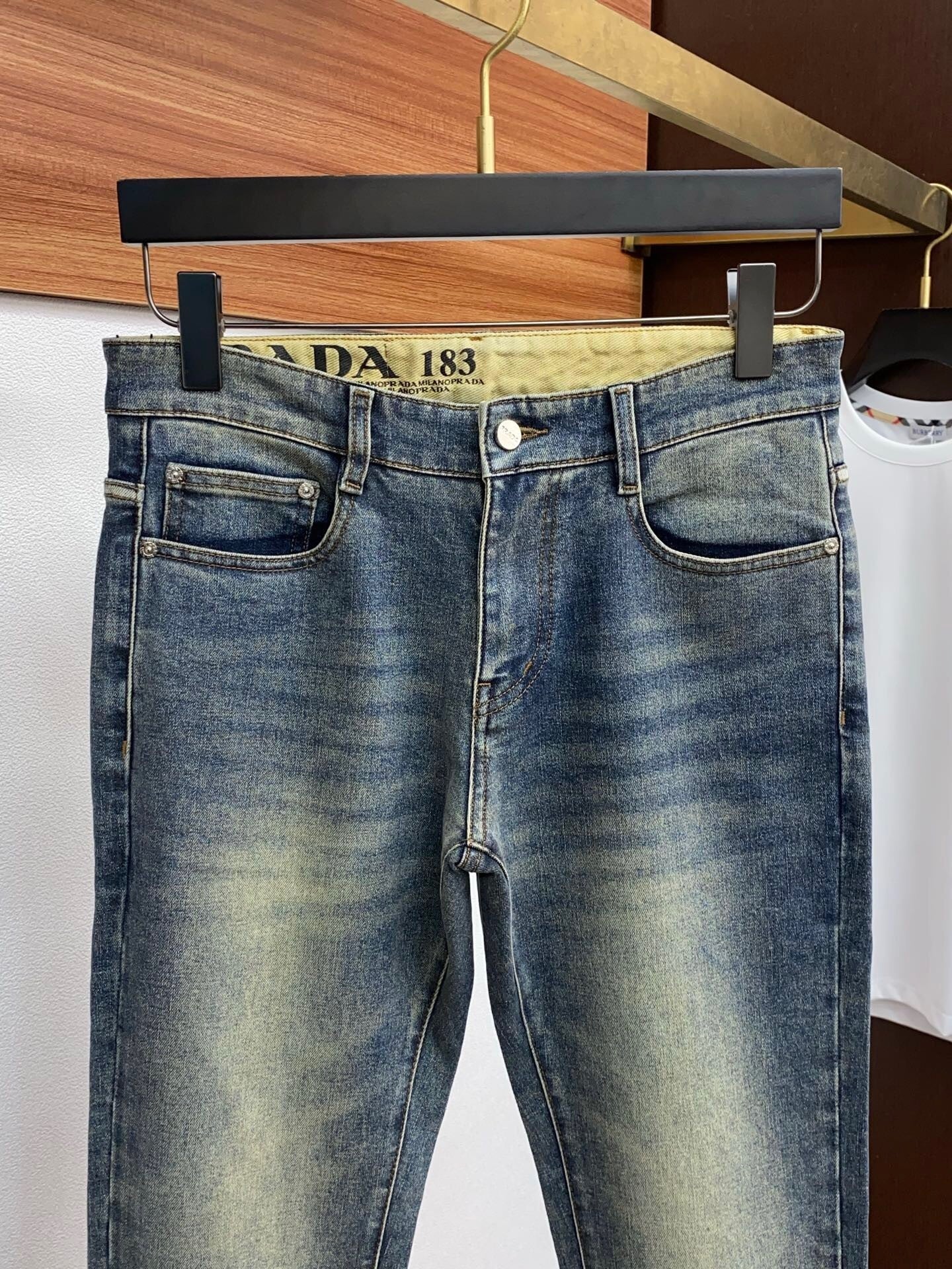 VINTAGE WASH LOGO PLAQUE DENIM JEANS