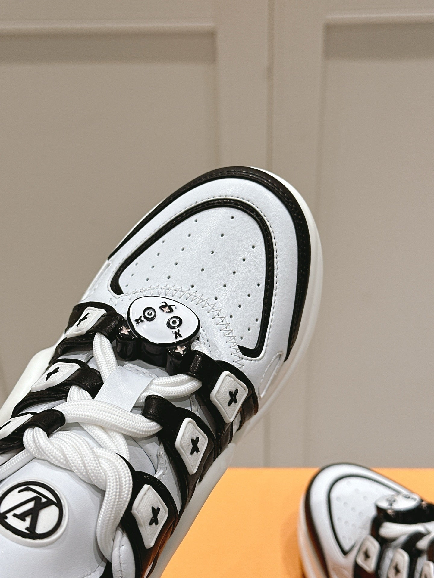 BLACK WHITE CHUNKY SNEAKERS