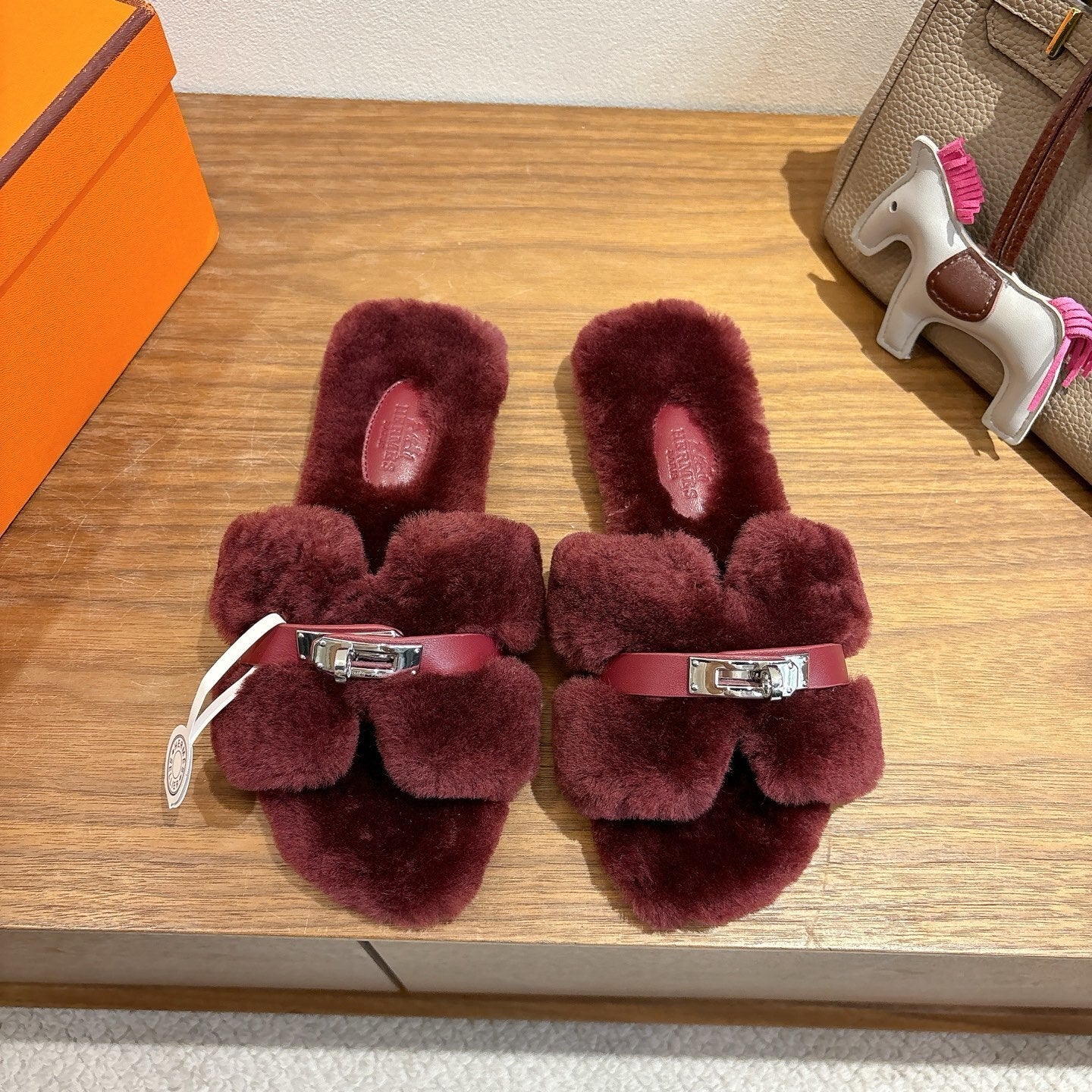 BURGUNDY FAUX FUR MULE SLIPPERS WITH METALLIC ACCENT