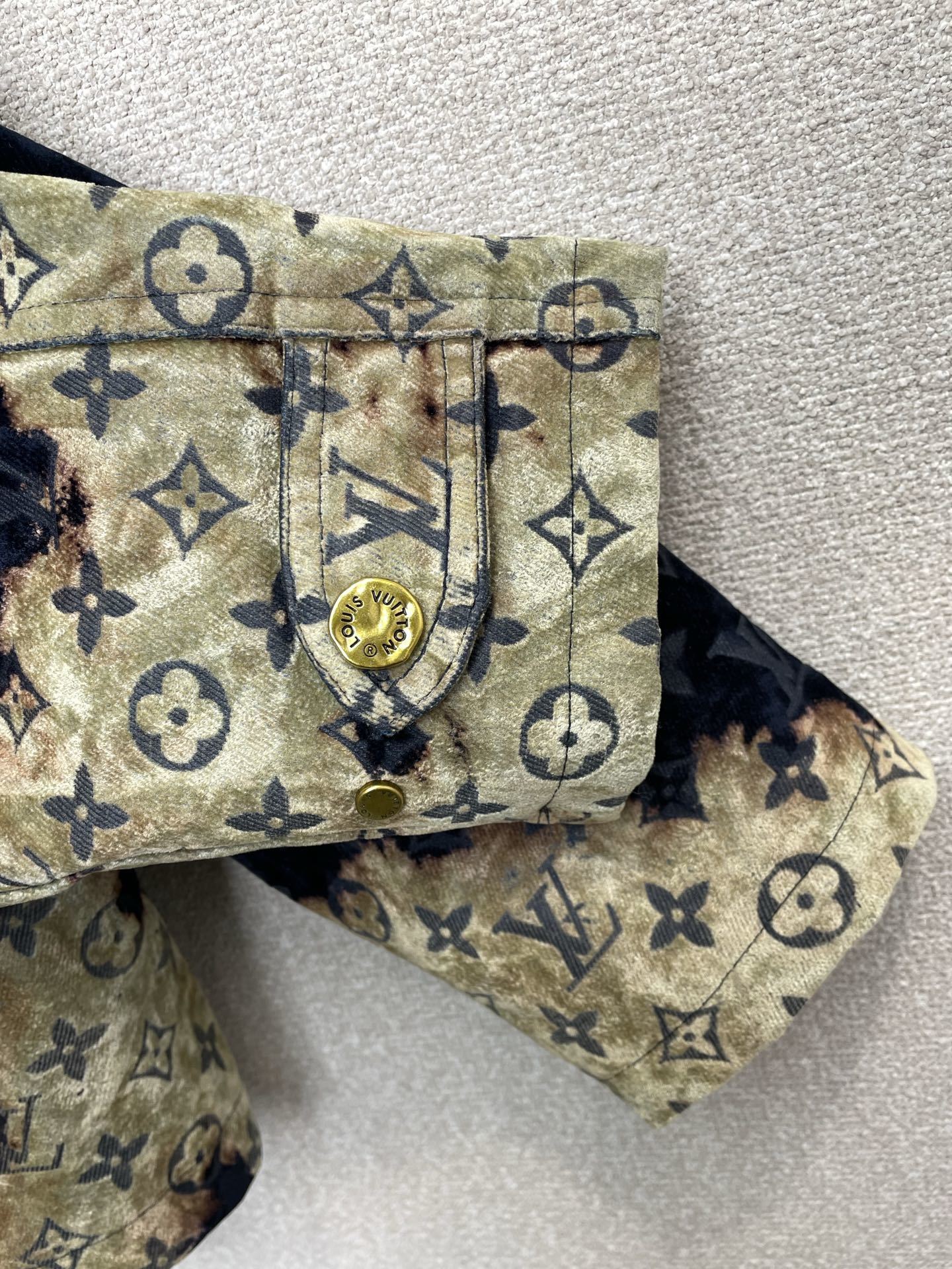 Set aus Jeansjacke und -hose mit Monogramm-Print, gewaschenem Denim