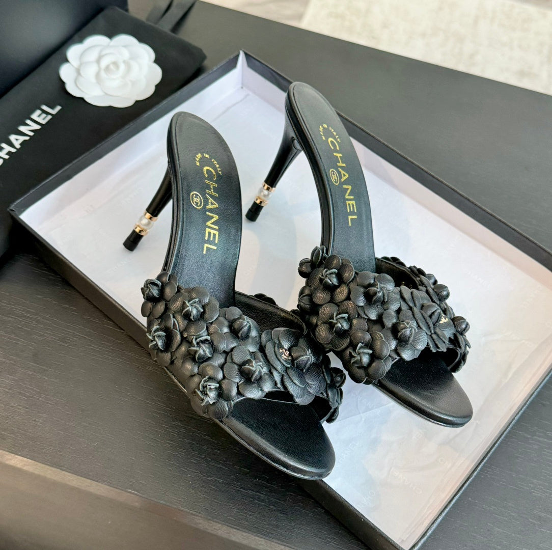 FLORAL BLACK HEELS