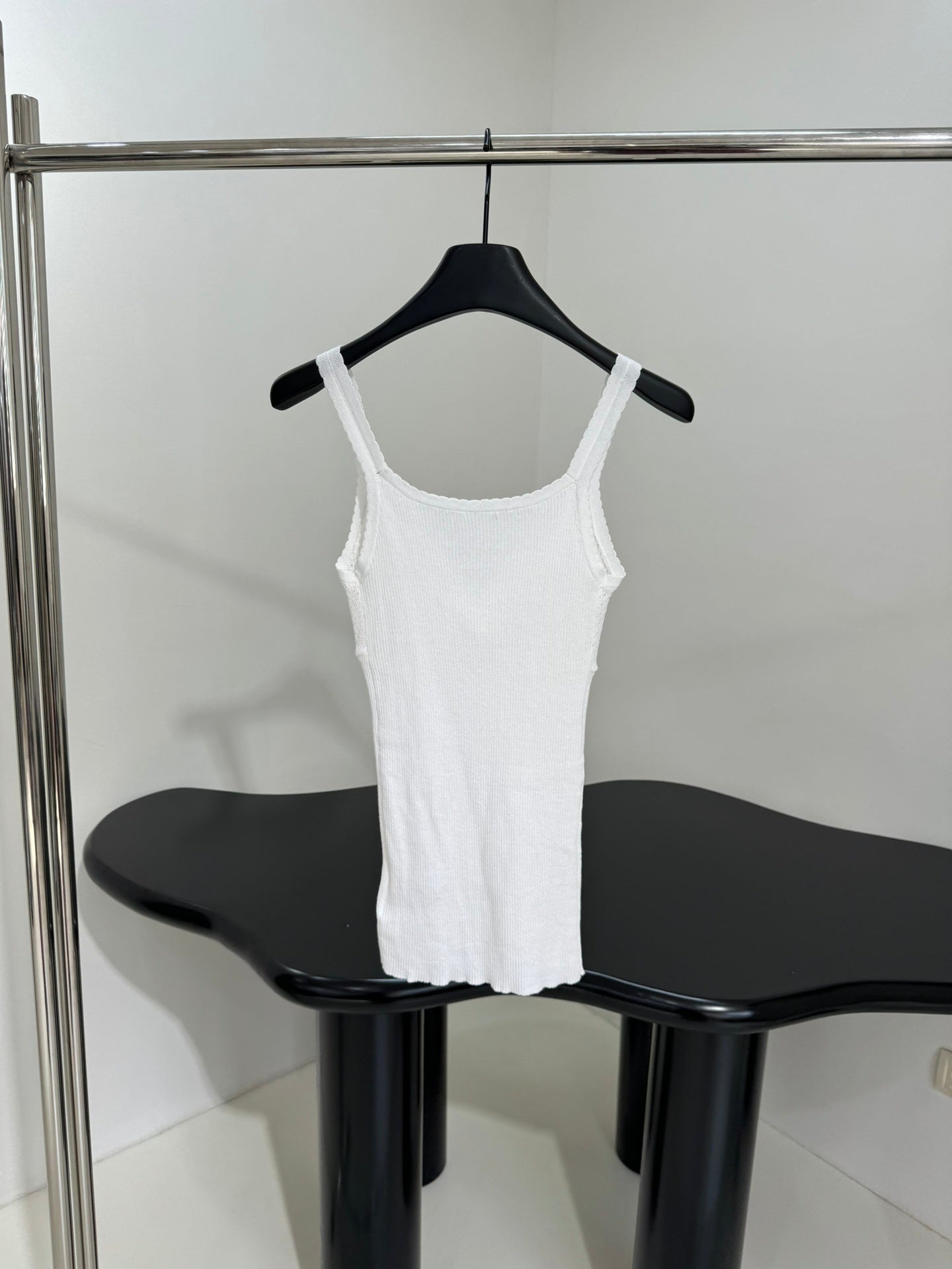 RIBBED KNIT CAMI TOP