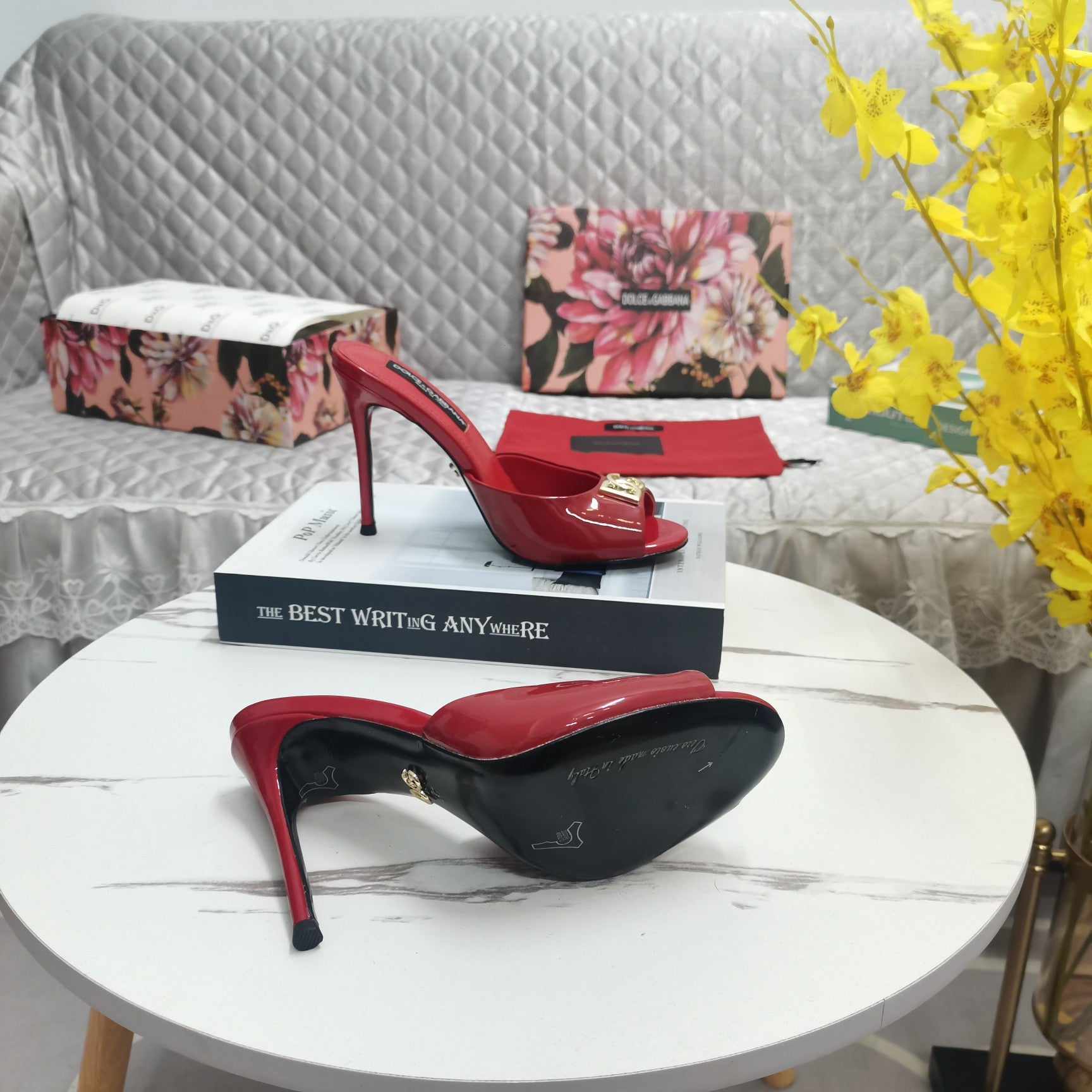 RED PATENT MULE HEEL SANDALS WITH GOLD LOGO DETAIL