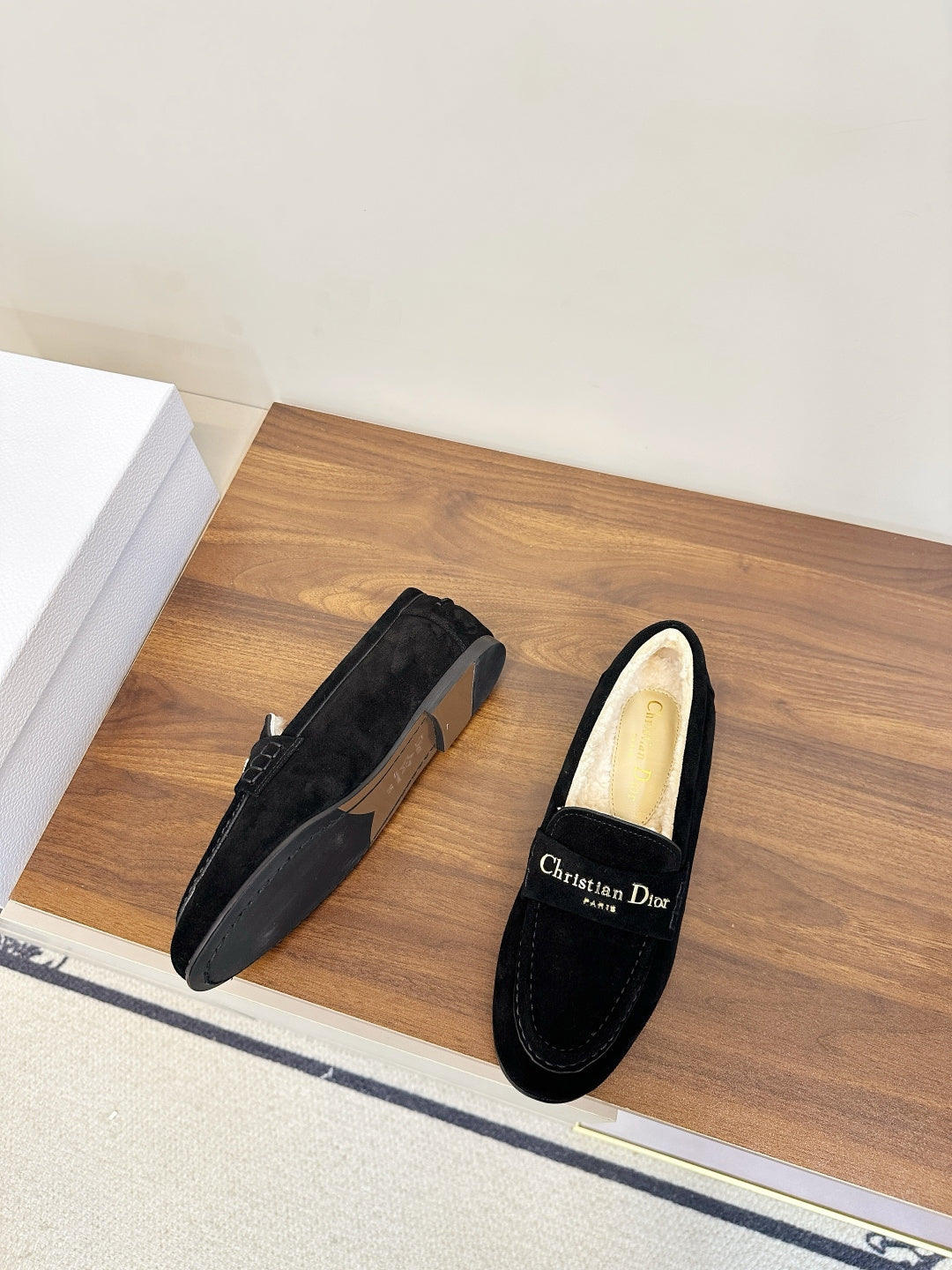 SCHWARZE WILDLEDER-LOAFER MIT FELLFUTTER