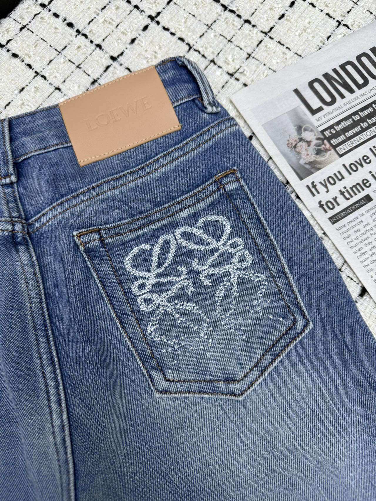 CLASSIC HIGH-RISE FLARED DENIM JEANS