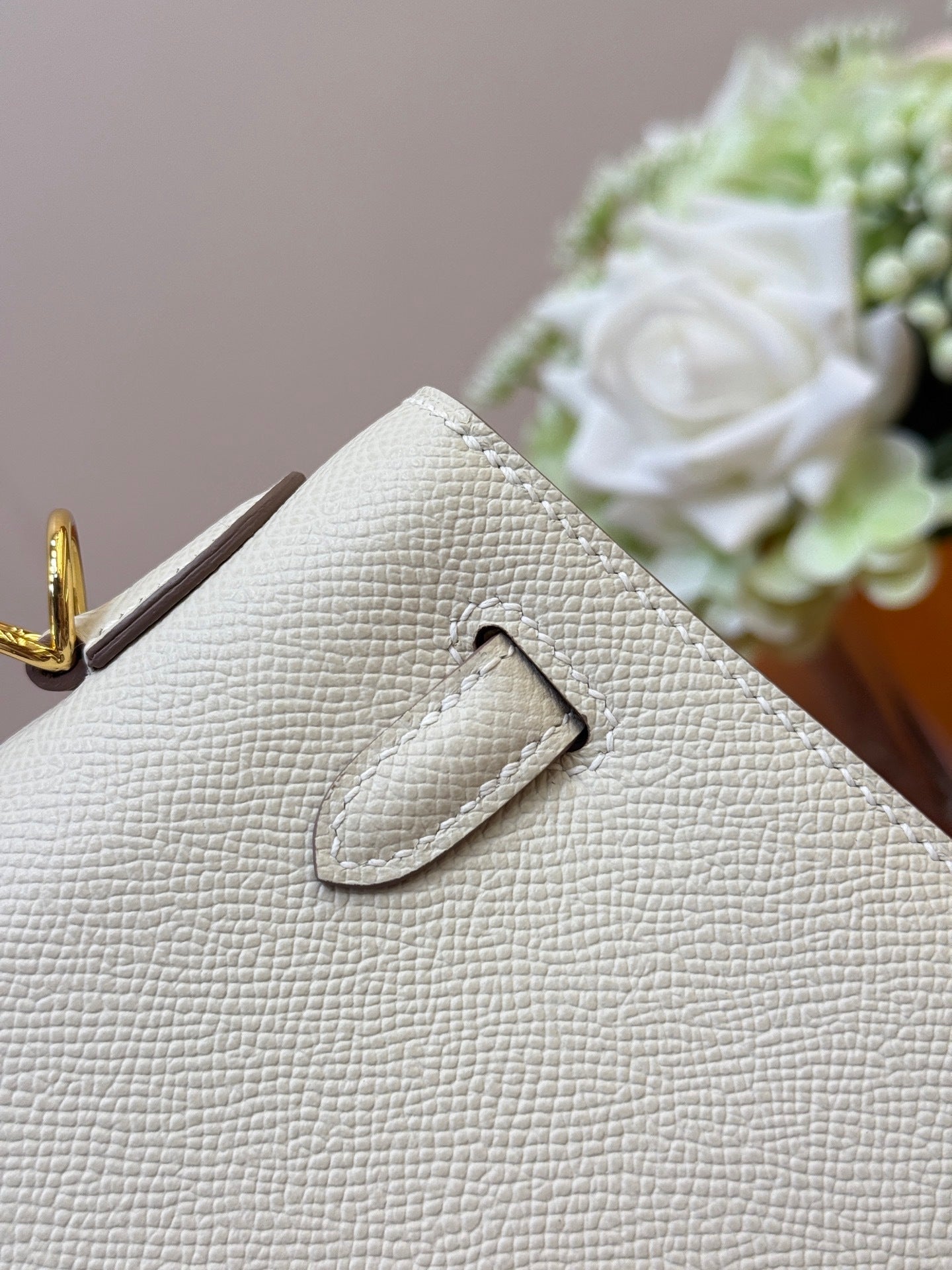 PEARL WHITE CLASSIC TOP HANDLE BAG