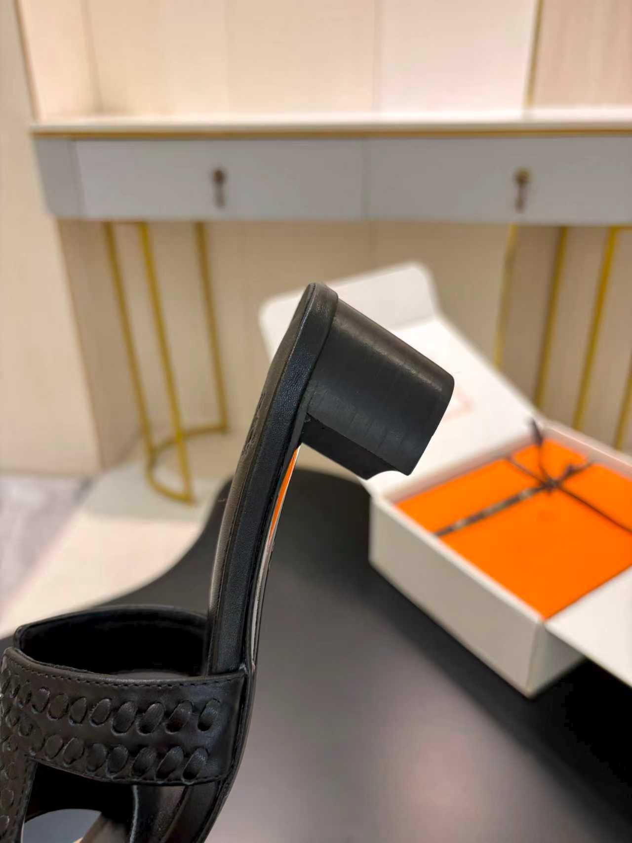 BLACK LEATHER HEELED SLIDE SANDALS