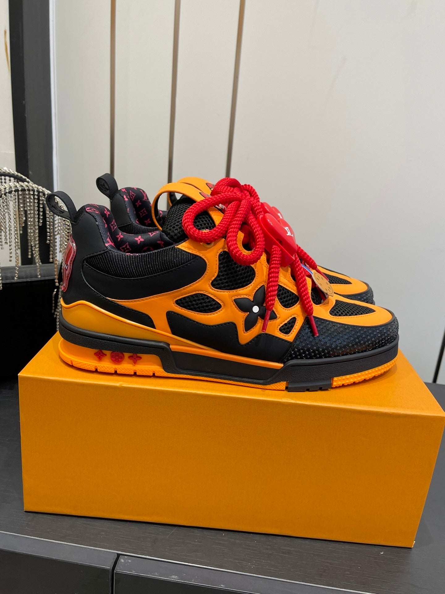 COLORBLOCK LOW-TOP SNEAKERS WITH STATEMENT LACES