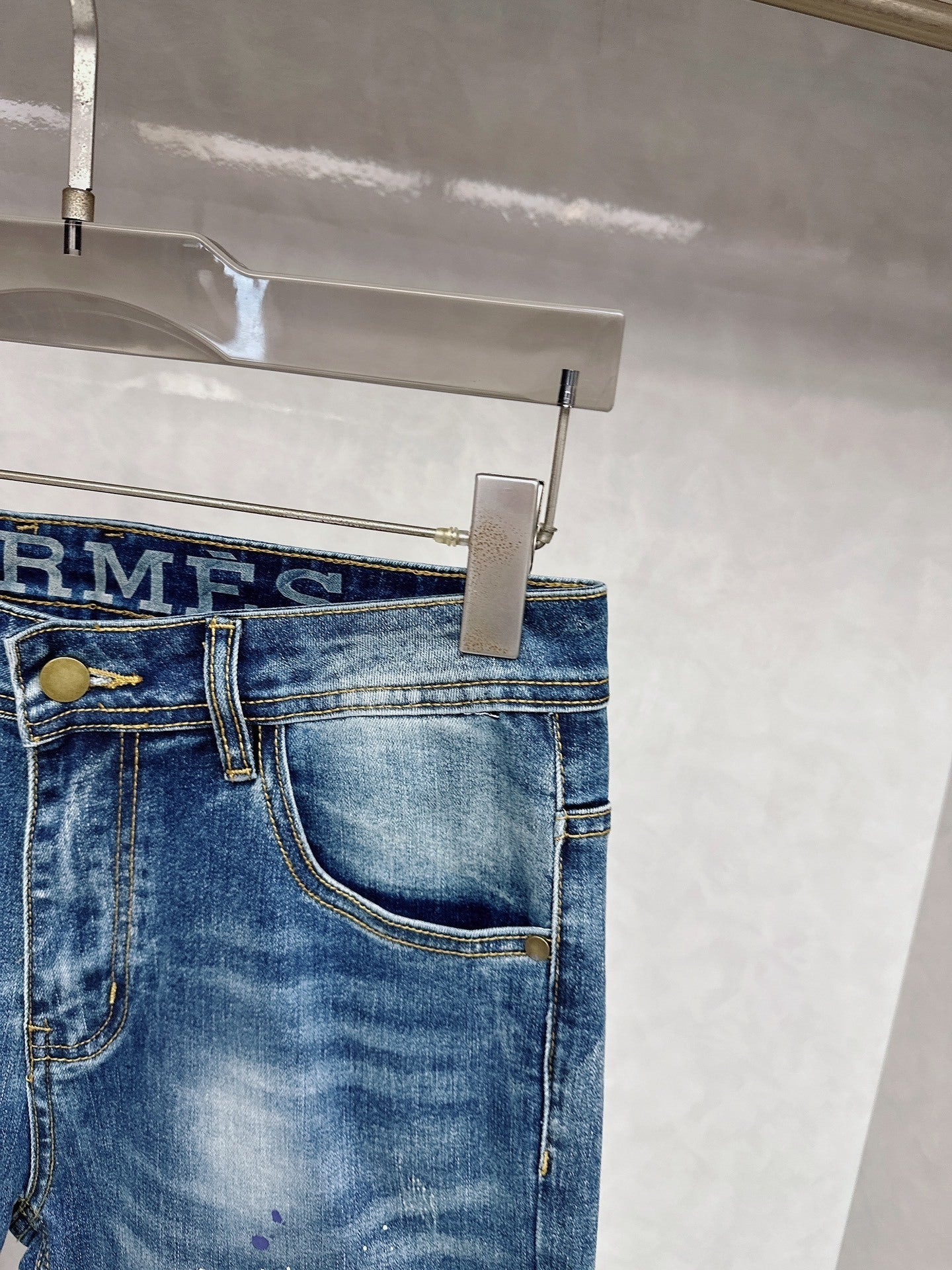 DARK BLUE DENIM JEANS WITH FADED BACK POCKET PRINT