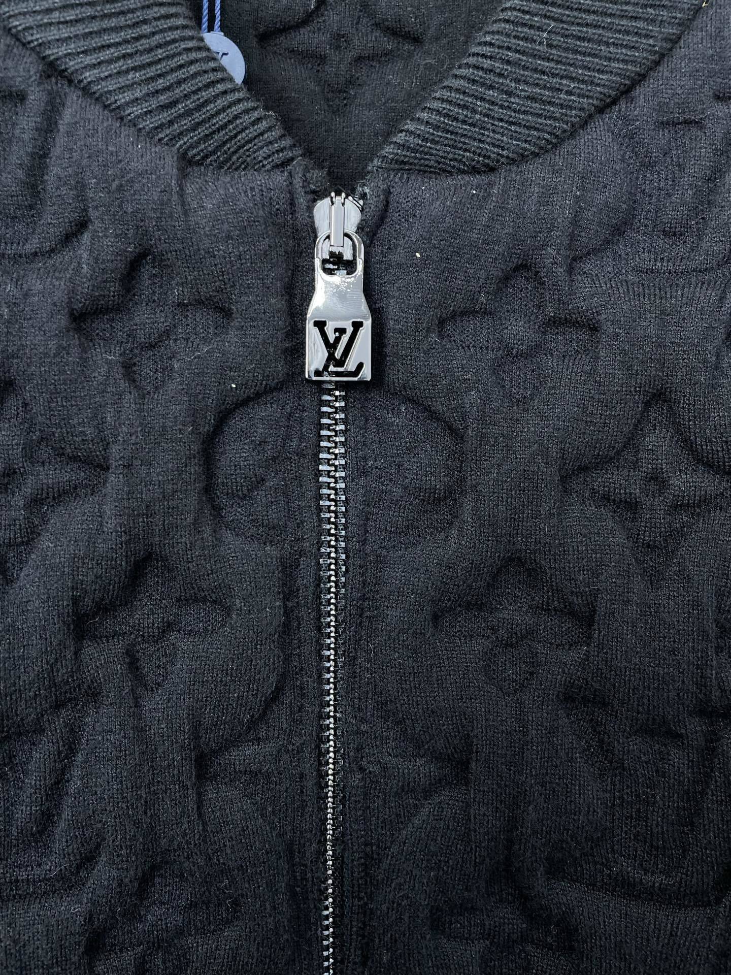 TEXTURED ZIP-UP BOMBER JACKET