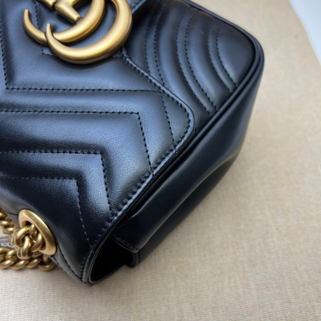 QUILTED MINI SHOULDER BAG WITH CHAIN DETAIL
