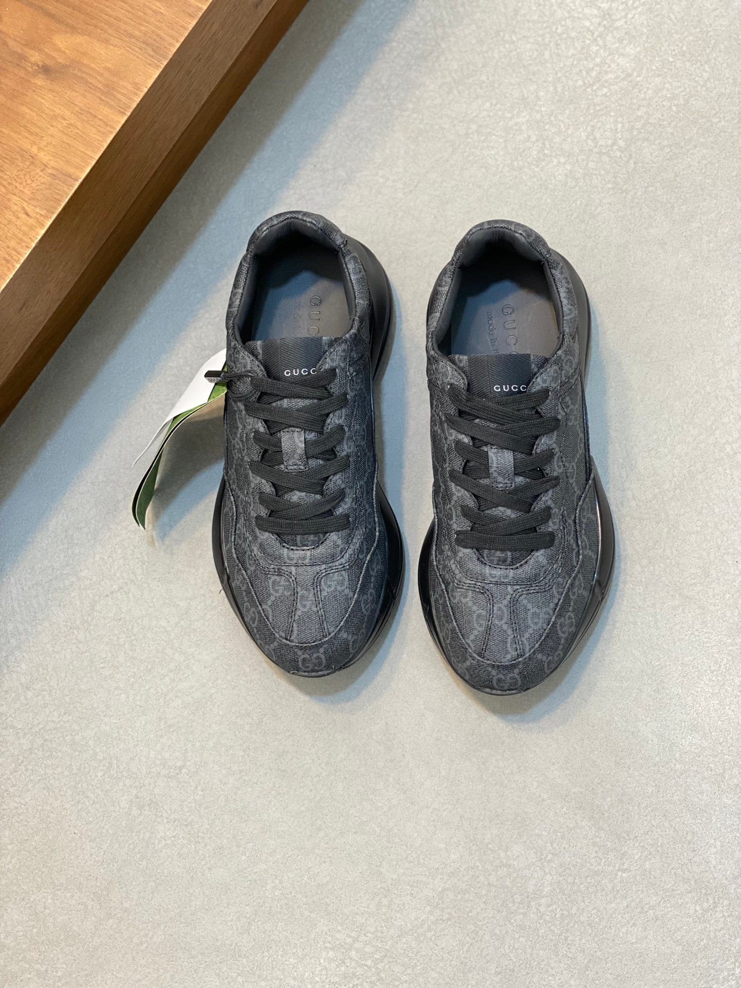 BLACK TEXTURED LOW-TOP SNEAKERS