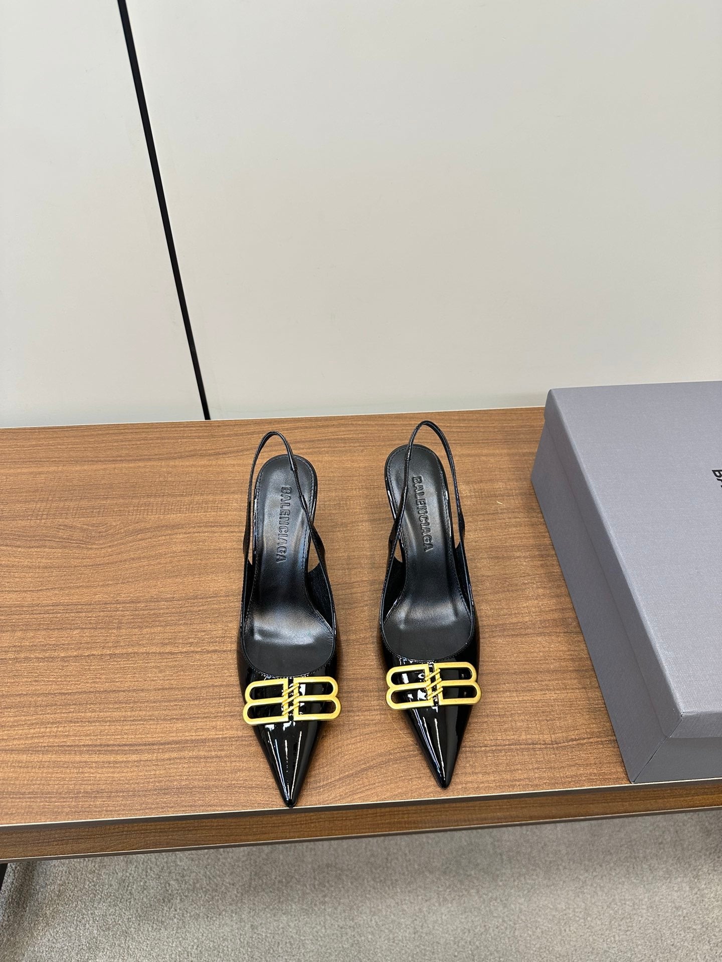 BLACK PATENT SLINGBACK POINTED HEELS