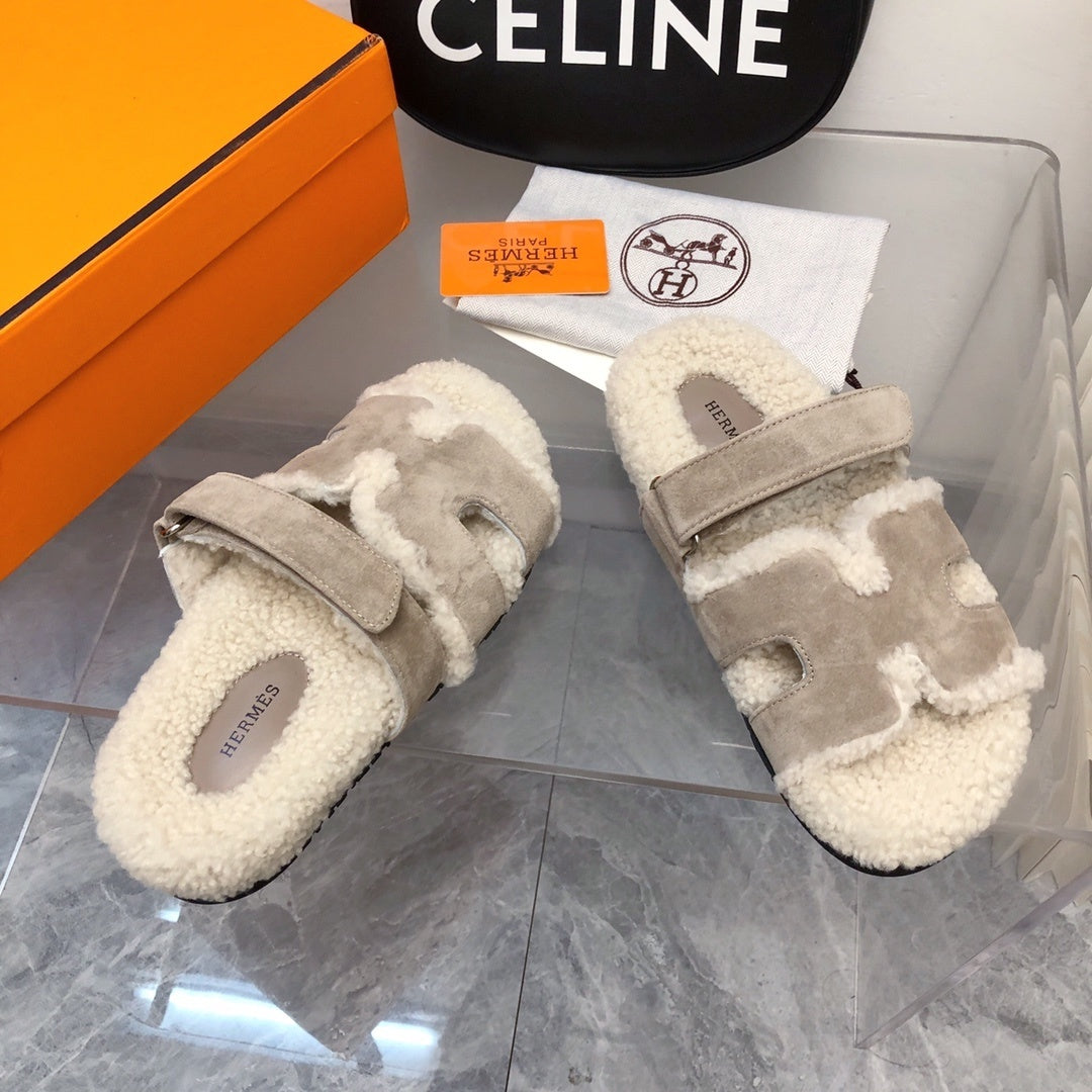 SHEARLING SLIDE SANDALS WITH TAUPE SUEDE STRAPS