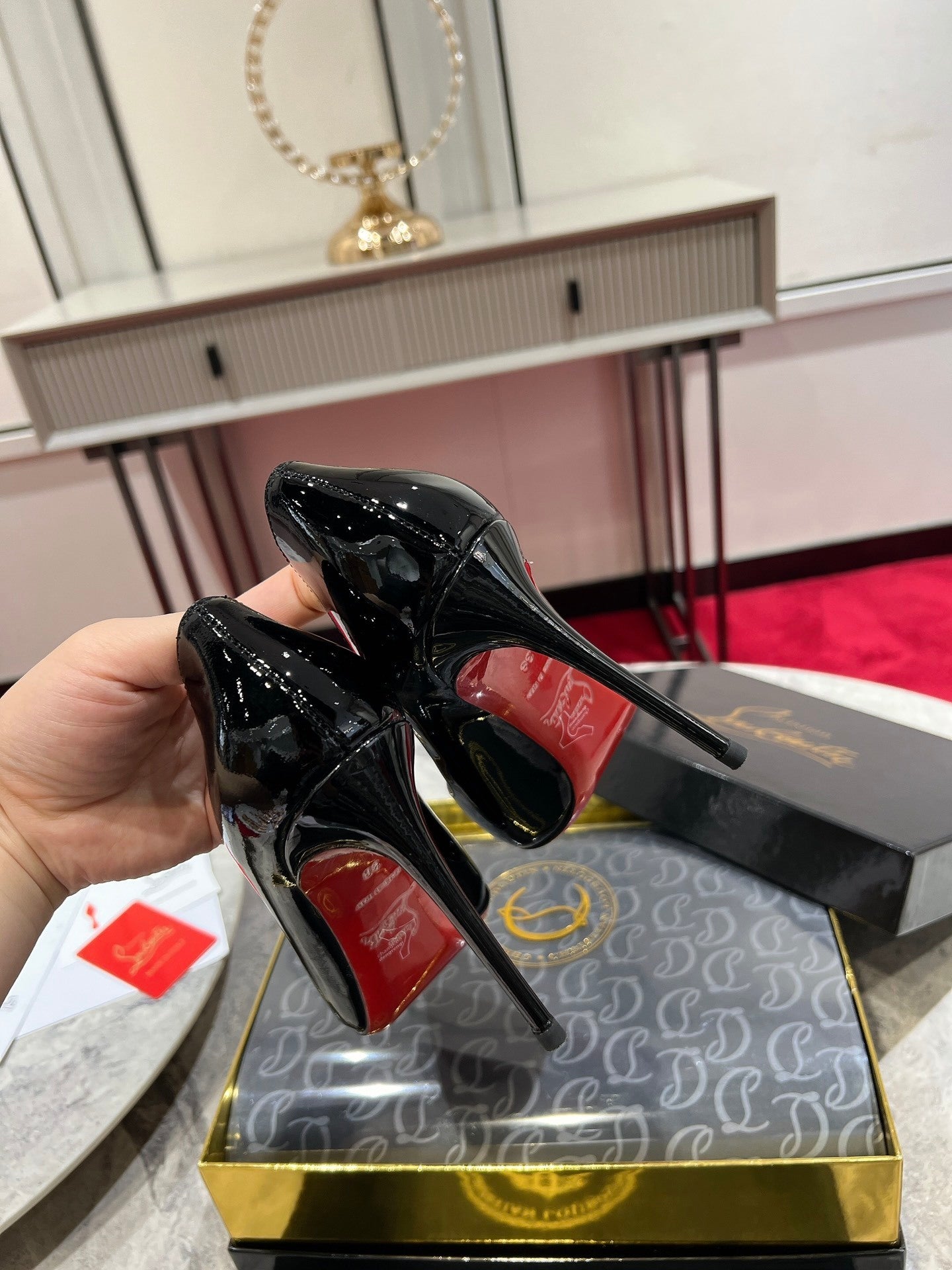 BLACK PATENT CLASSIC POINTED PUMPS