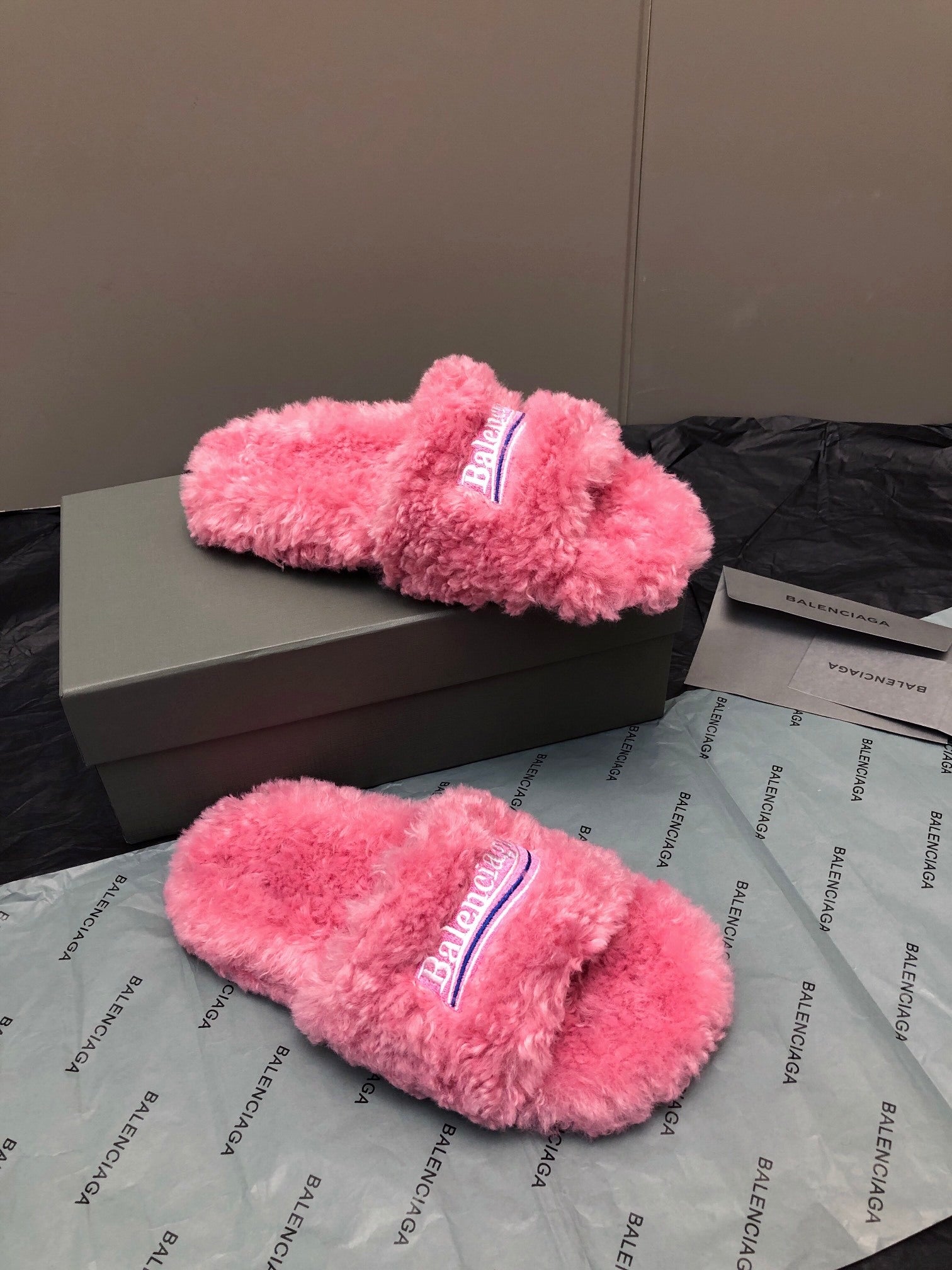 PINK FLUFFY COMFORT SLIDES