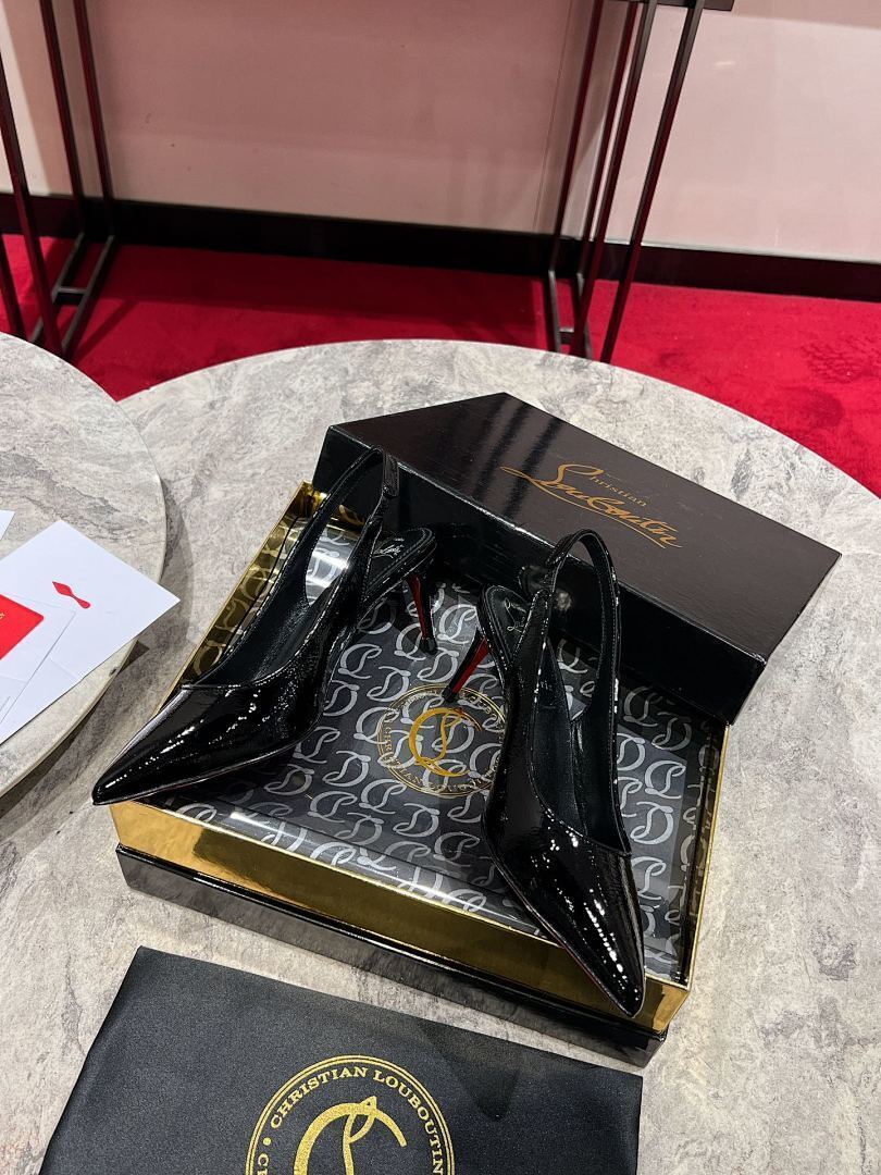 BLACK PATENT SLINGBACK HEELS