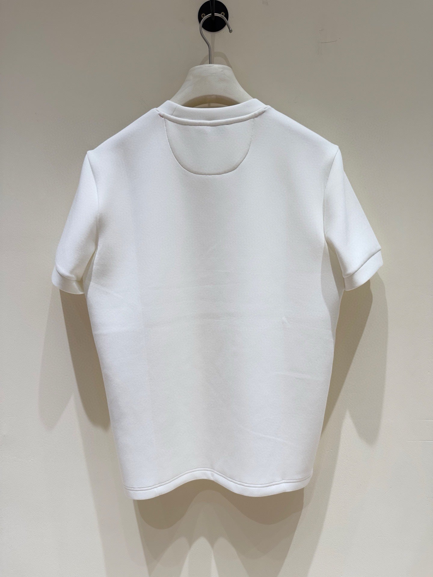 MINIMALIST WHITE SHORT SLEEVE T-SHIRT