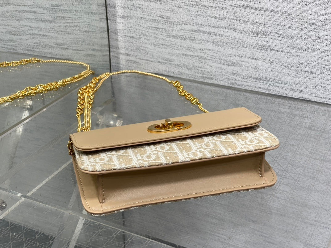 BEIGE MONOGRAM CHAIN WALLET BAG