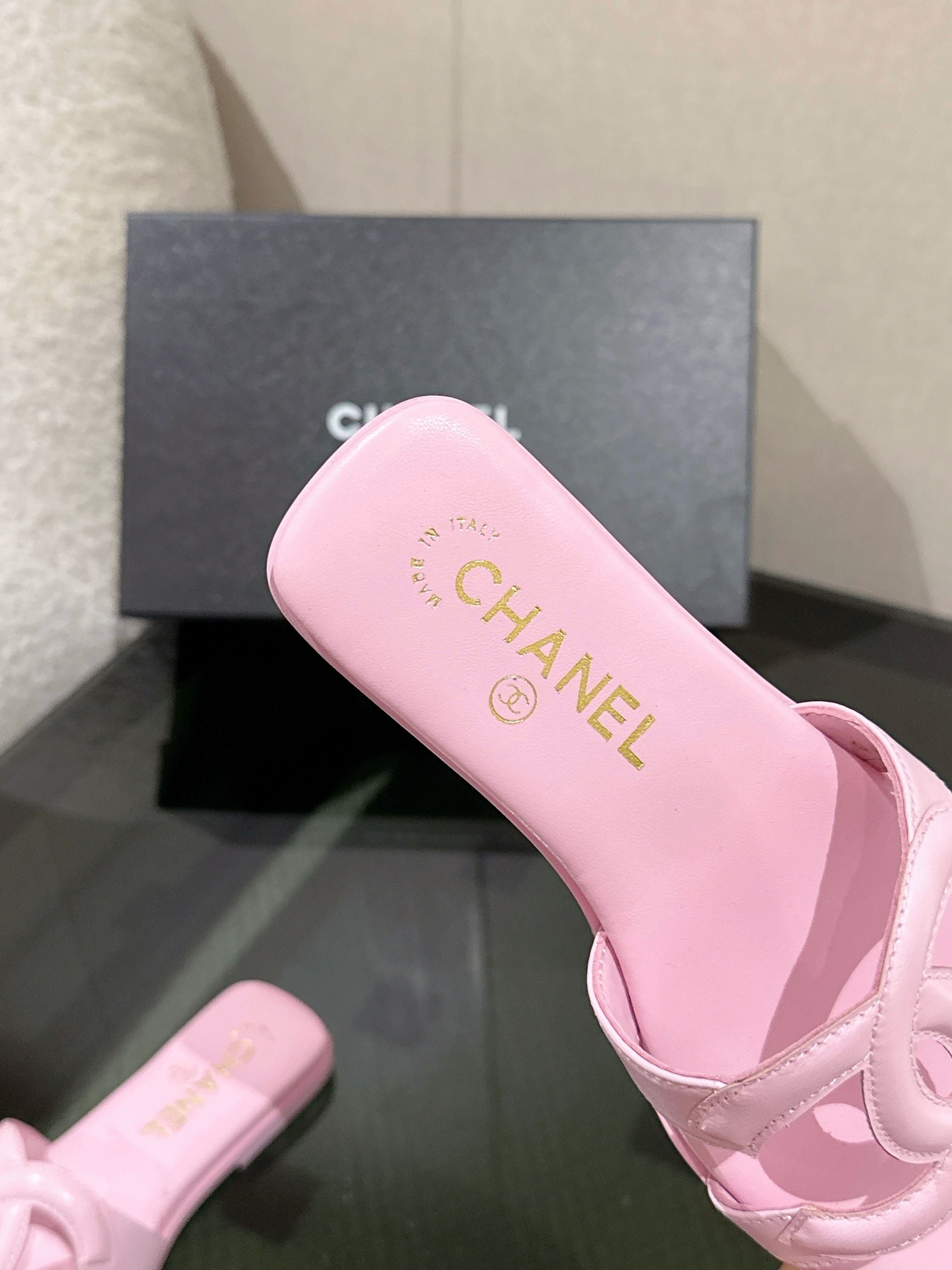 PINK MINIMALIST SLIDE SANDALS