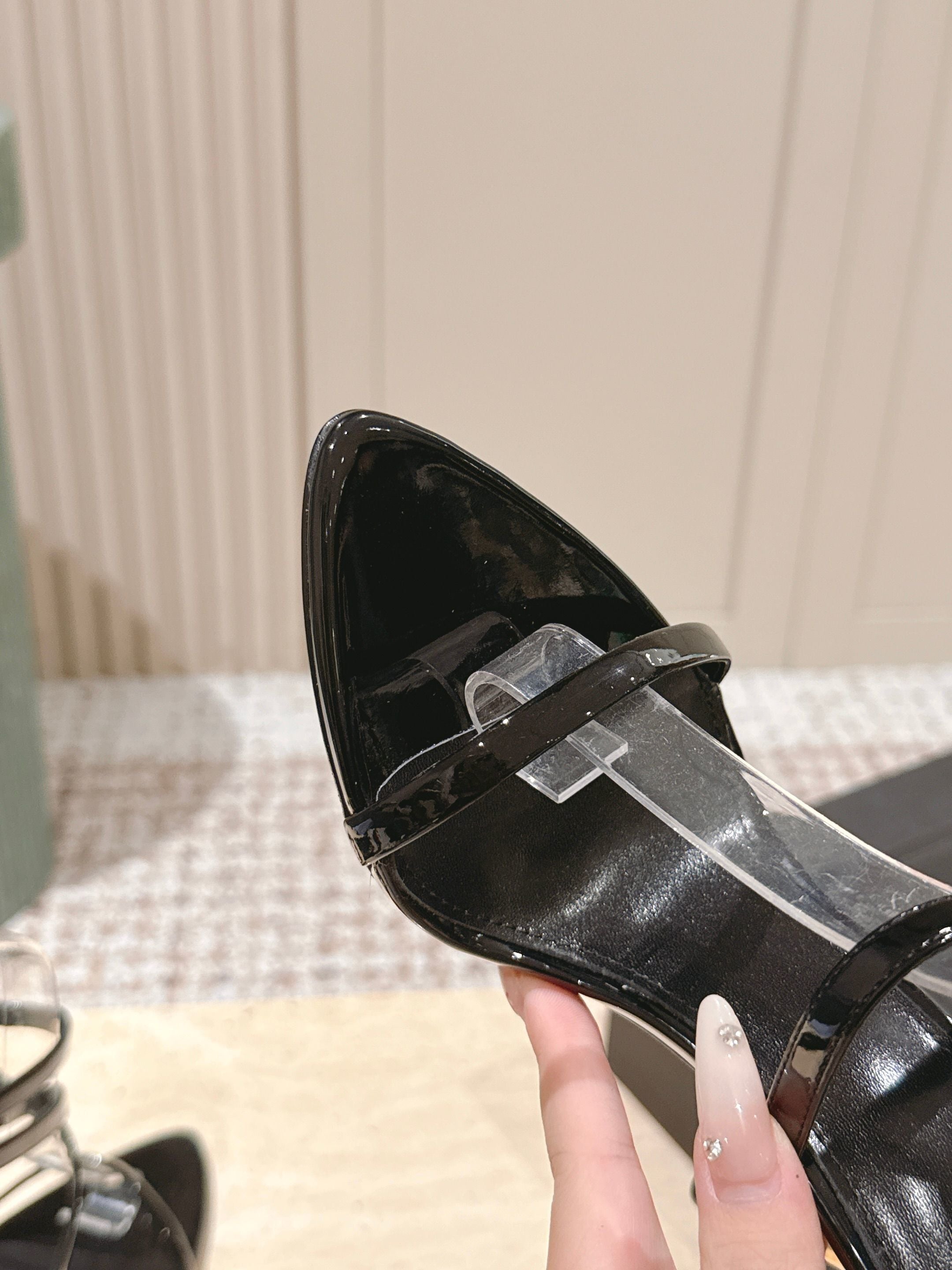STRAPPY PATENT HEEL SANDALS