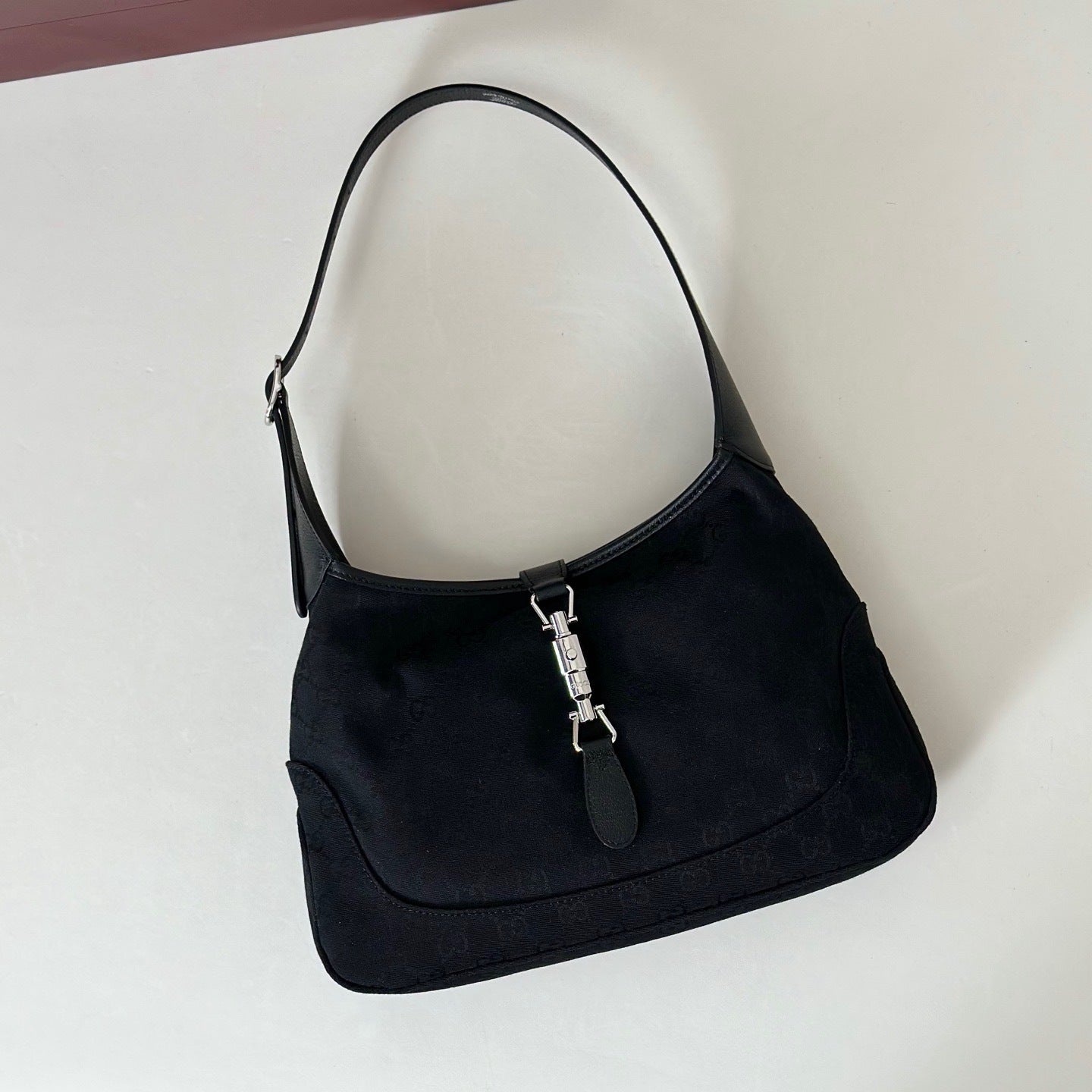 MINIMAL BLACK SHOULDER BAG