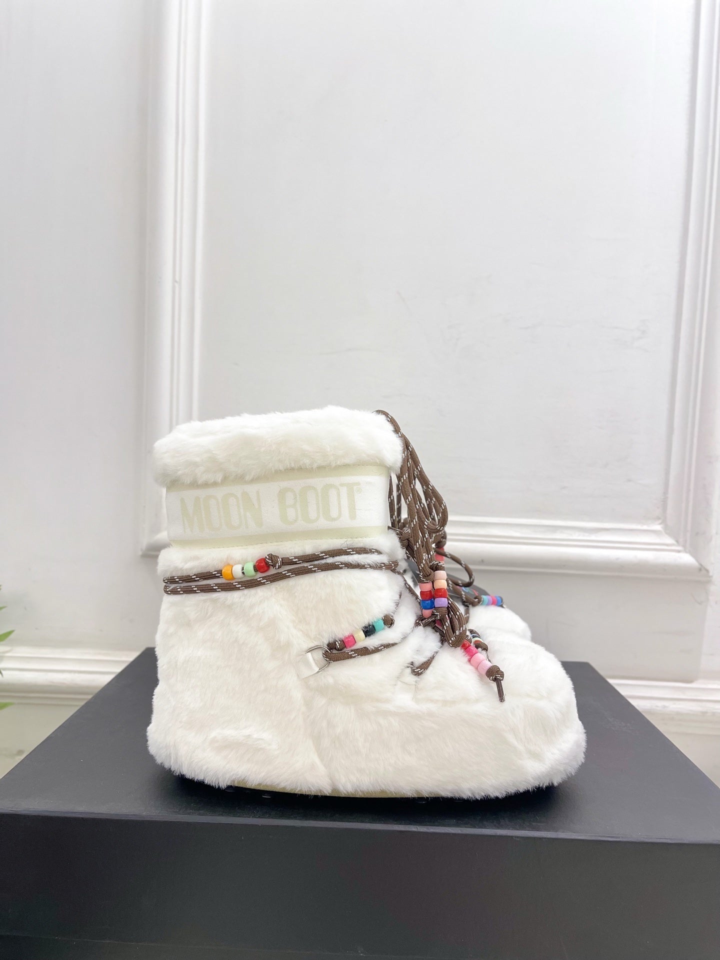WHITE FAUX FUR LINED WINTER BOOTS WITH BEADED LACES