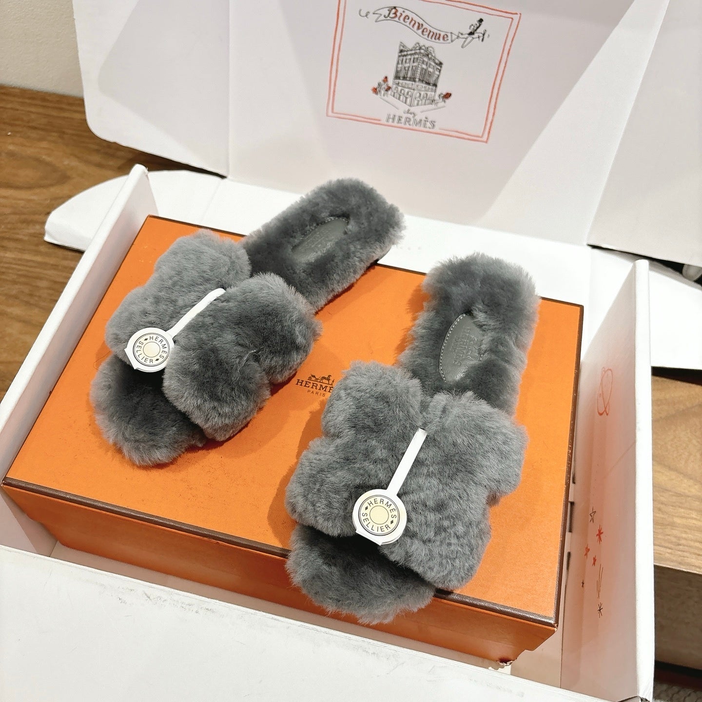 GRAY FAUX FUR SLIDE SLIPPERS