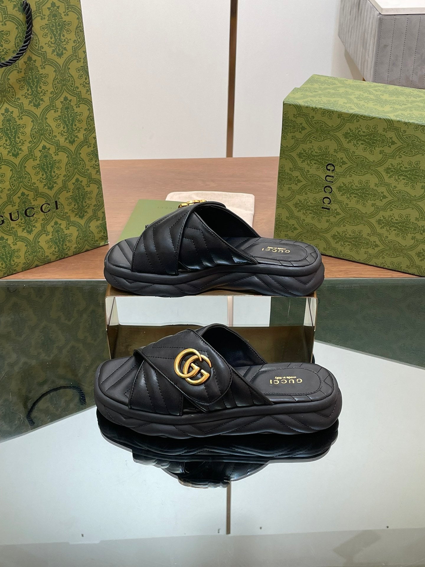 QUILTED PLATFORM SLIDE SANDALS – CLASSIC BLACK