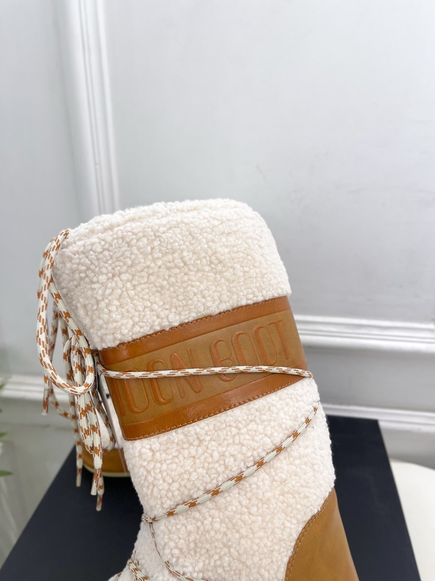 CREAM FAUX FUR LINED WINTER BOOTS WITH TAN SUEDE EFFECT SOLE