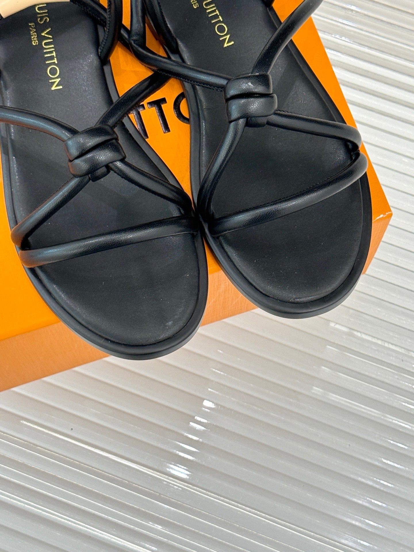MINIMAL KNOT STRAP FLAT SANDALS – BLACK