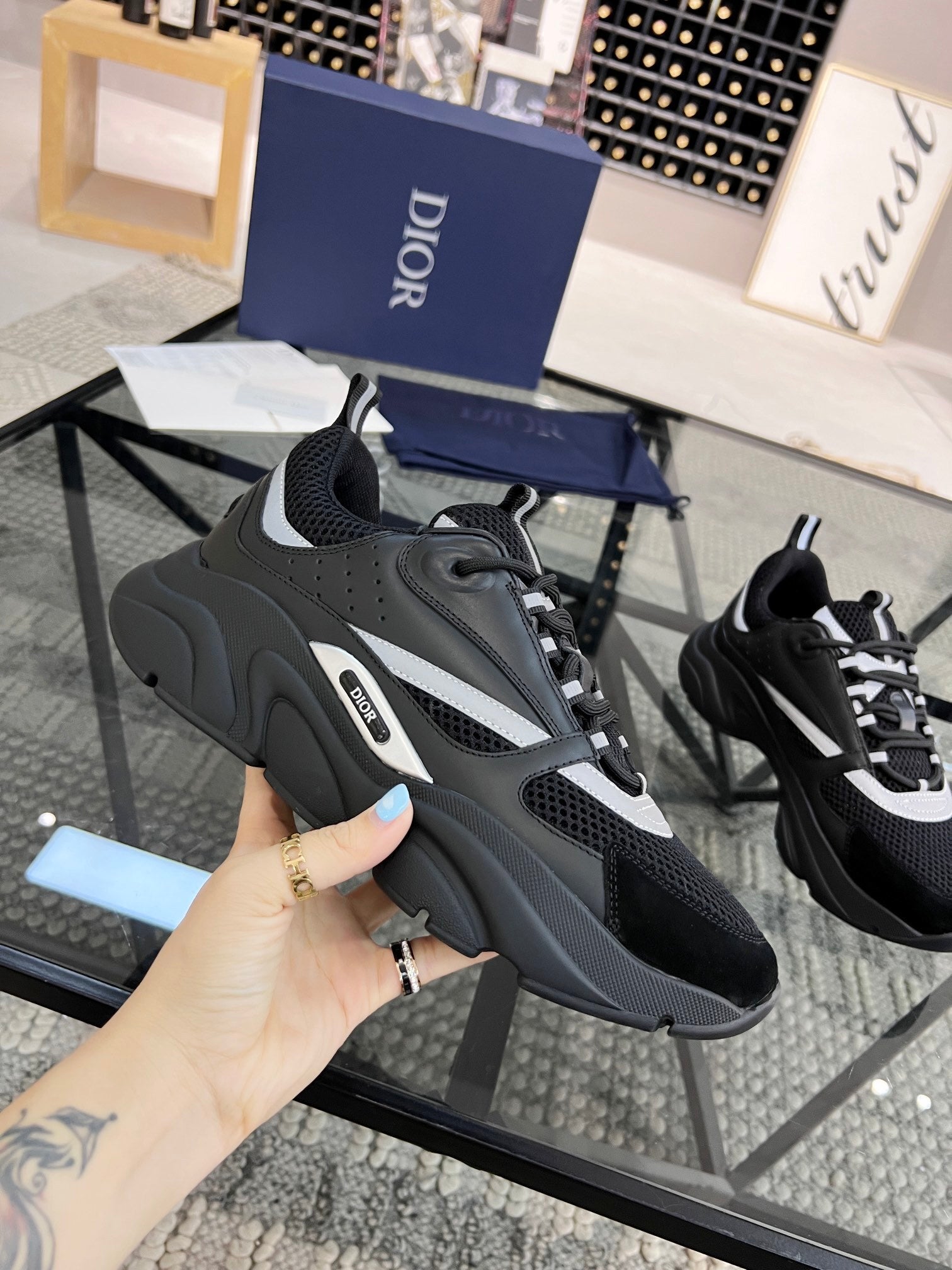 SPORT MESH RUNNER SNEAKERS