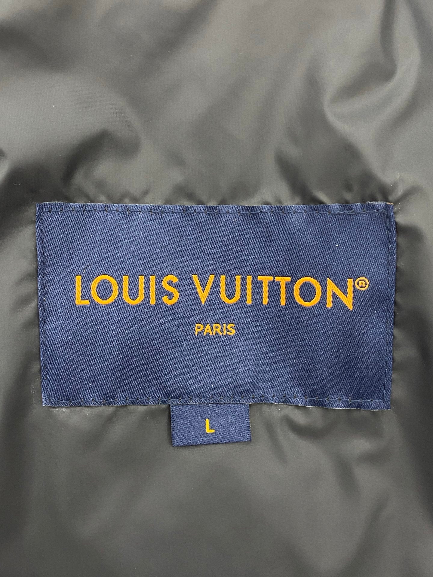 EMBOSSED PUFFER JACKET