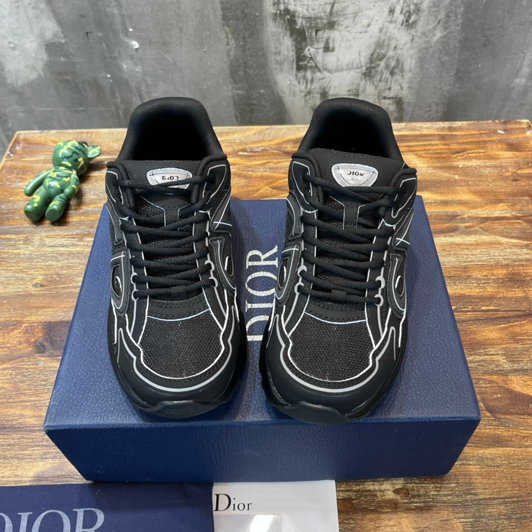 BLACK TECH PANEL RUNNER SNEAKERS