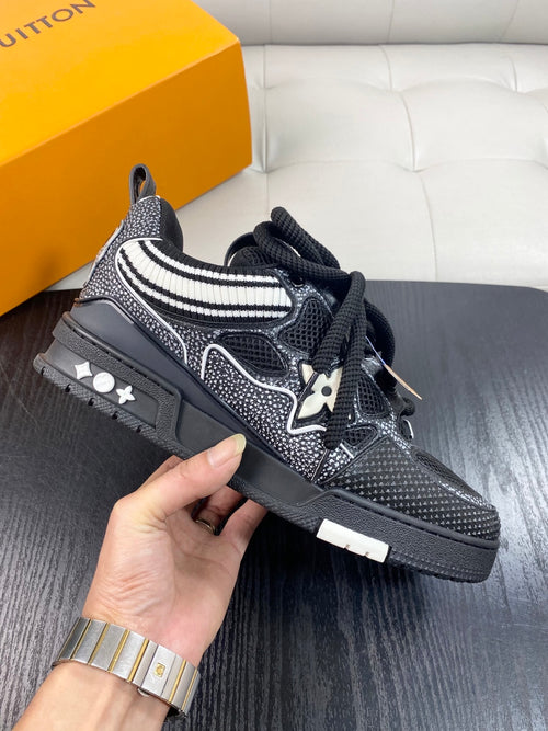 BLACK CHUNKY SNEAKERS