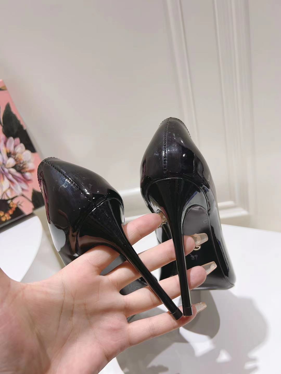 BLACK PATENT POINTED TOE HEEL PUMPS