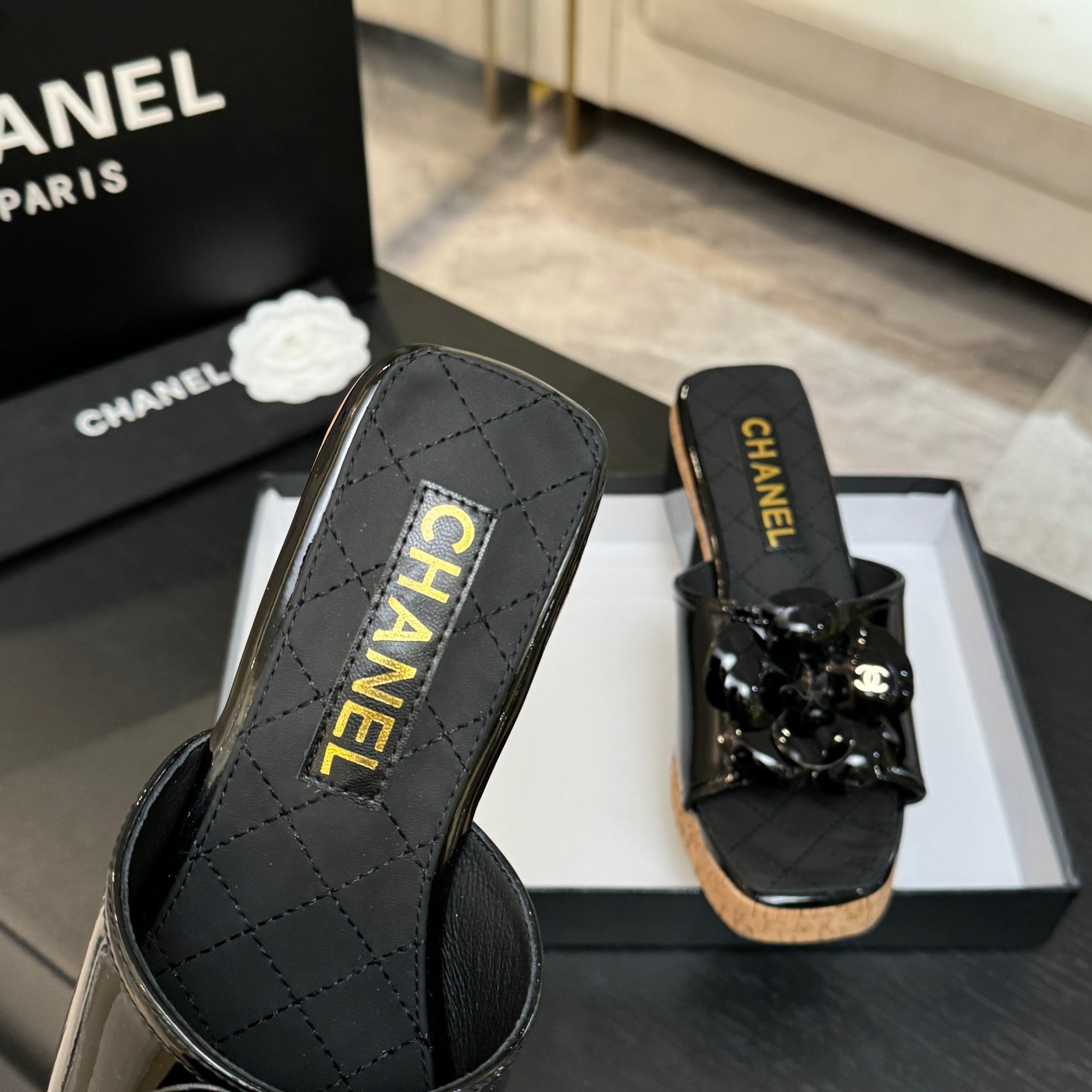 BLACK QUILTED PLATFORM SLIDE SANDALS WITH FLORAL DETAIL