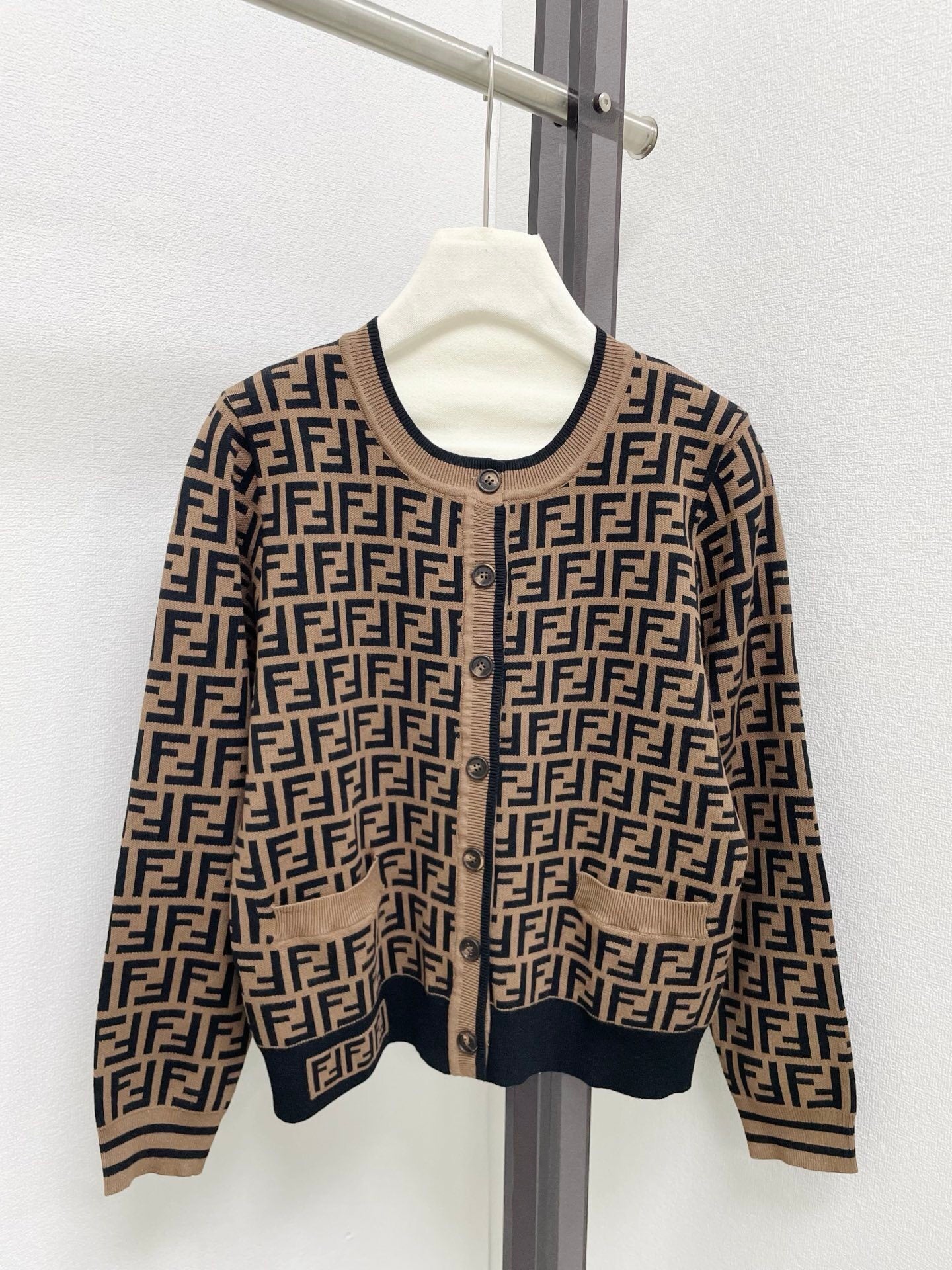 CLASSIC PATTERN KNIT CARDIGAN
