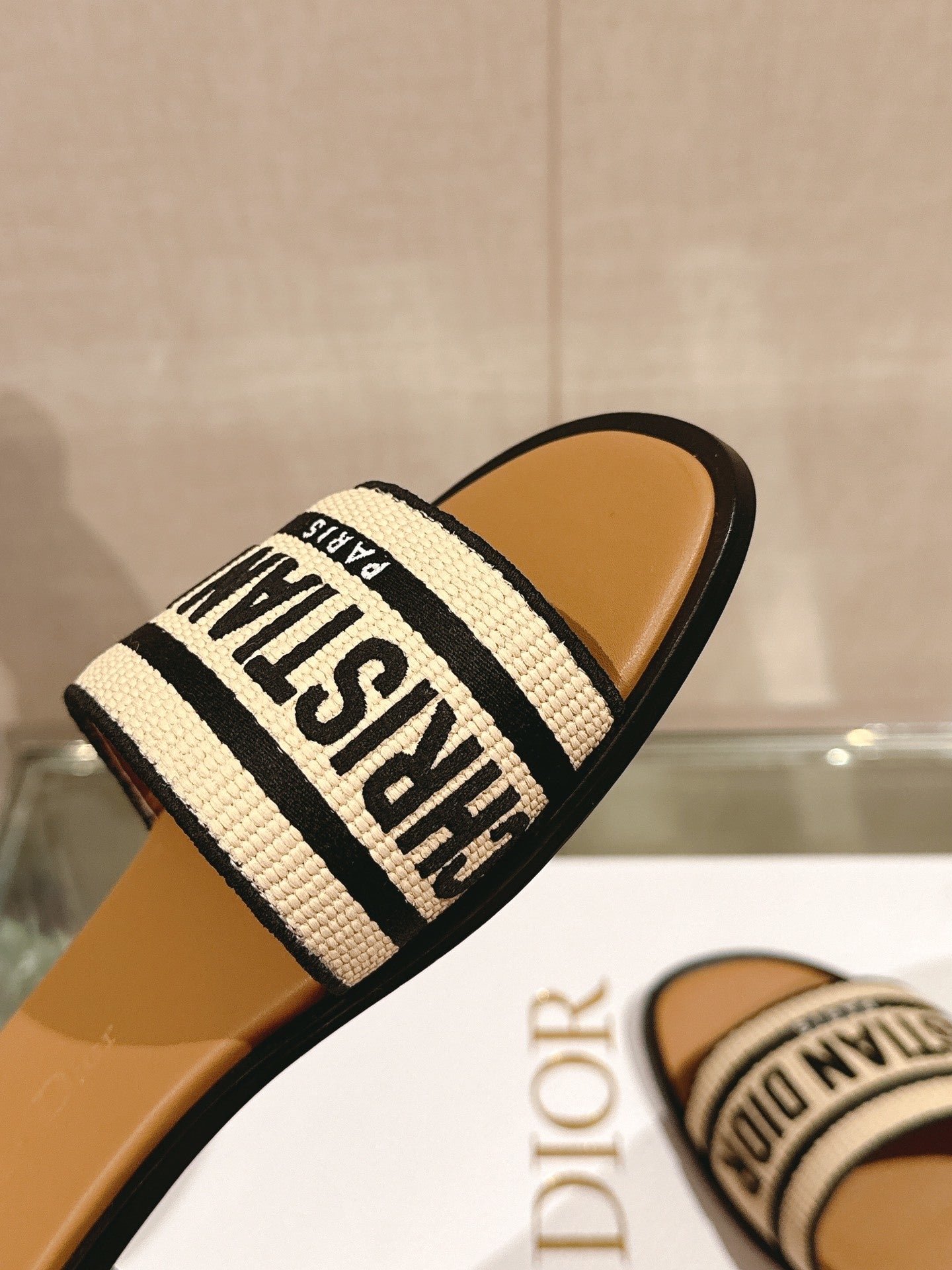 LOGO STRAP SLIDE SANDALS – BEIGE & BLACK