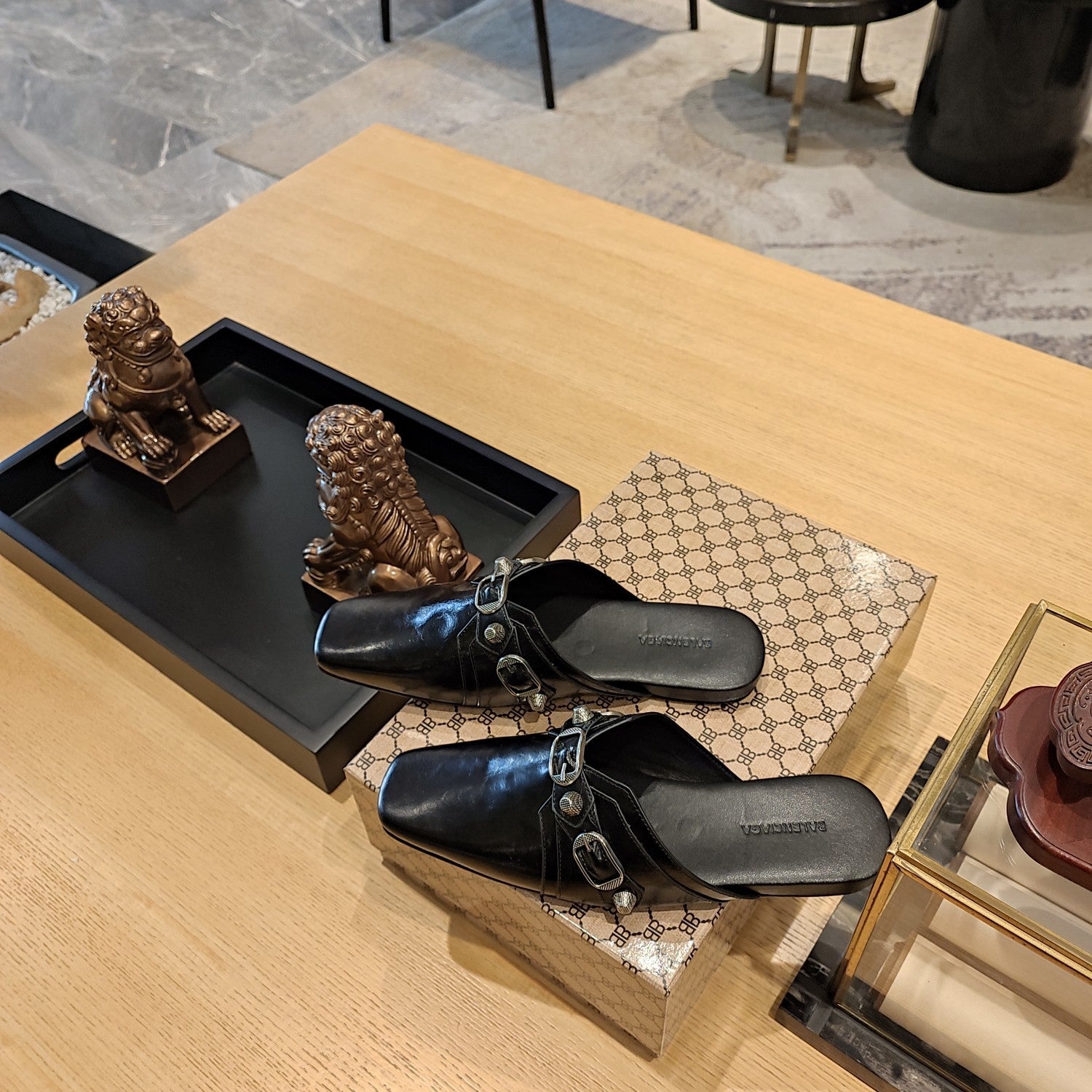 BLACK BUCKLE DETAIL FLAT MULES