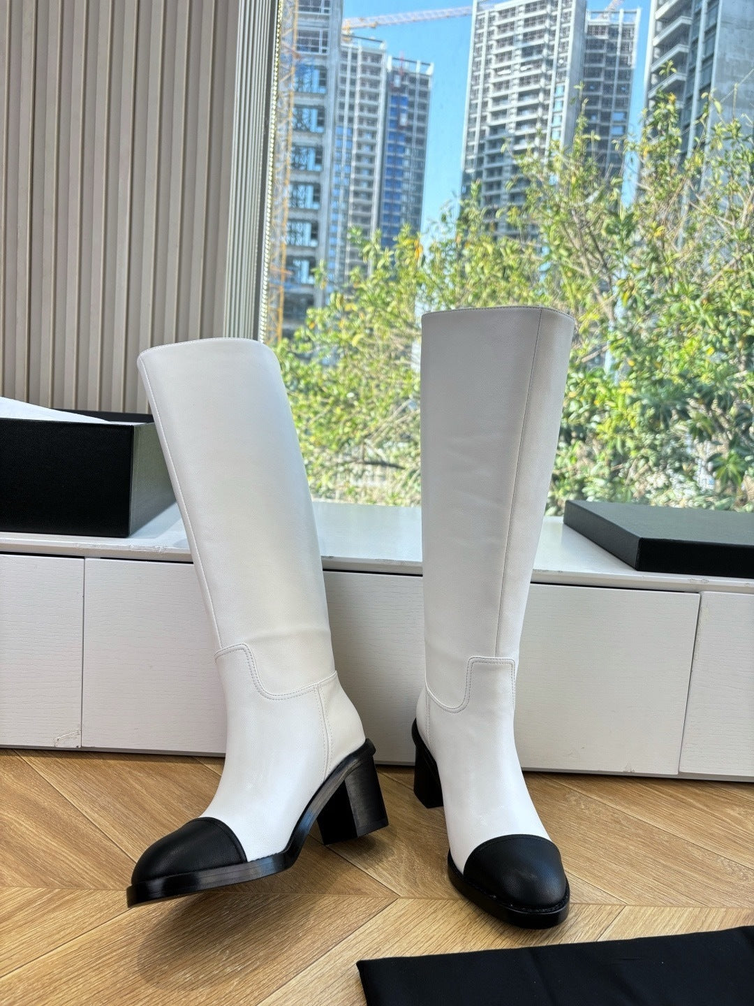 IVORY KNEE-HIGH LEATHER BOOTS WITH BLACK CAP TOE AND BLOCK HEEL