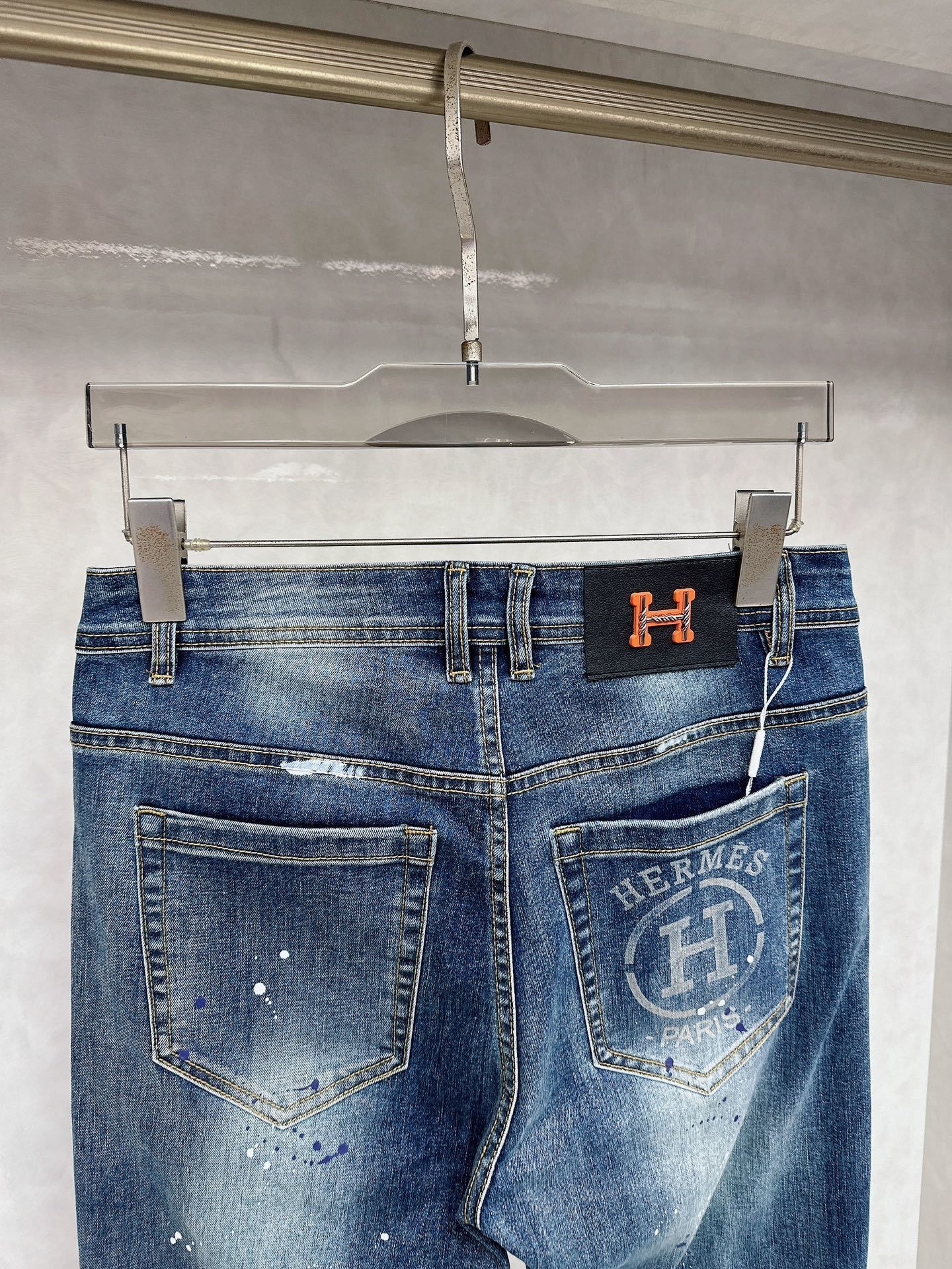 DARK BLUE DENIM JEANS WITH FADED BACK POCKET PRINT