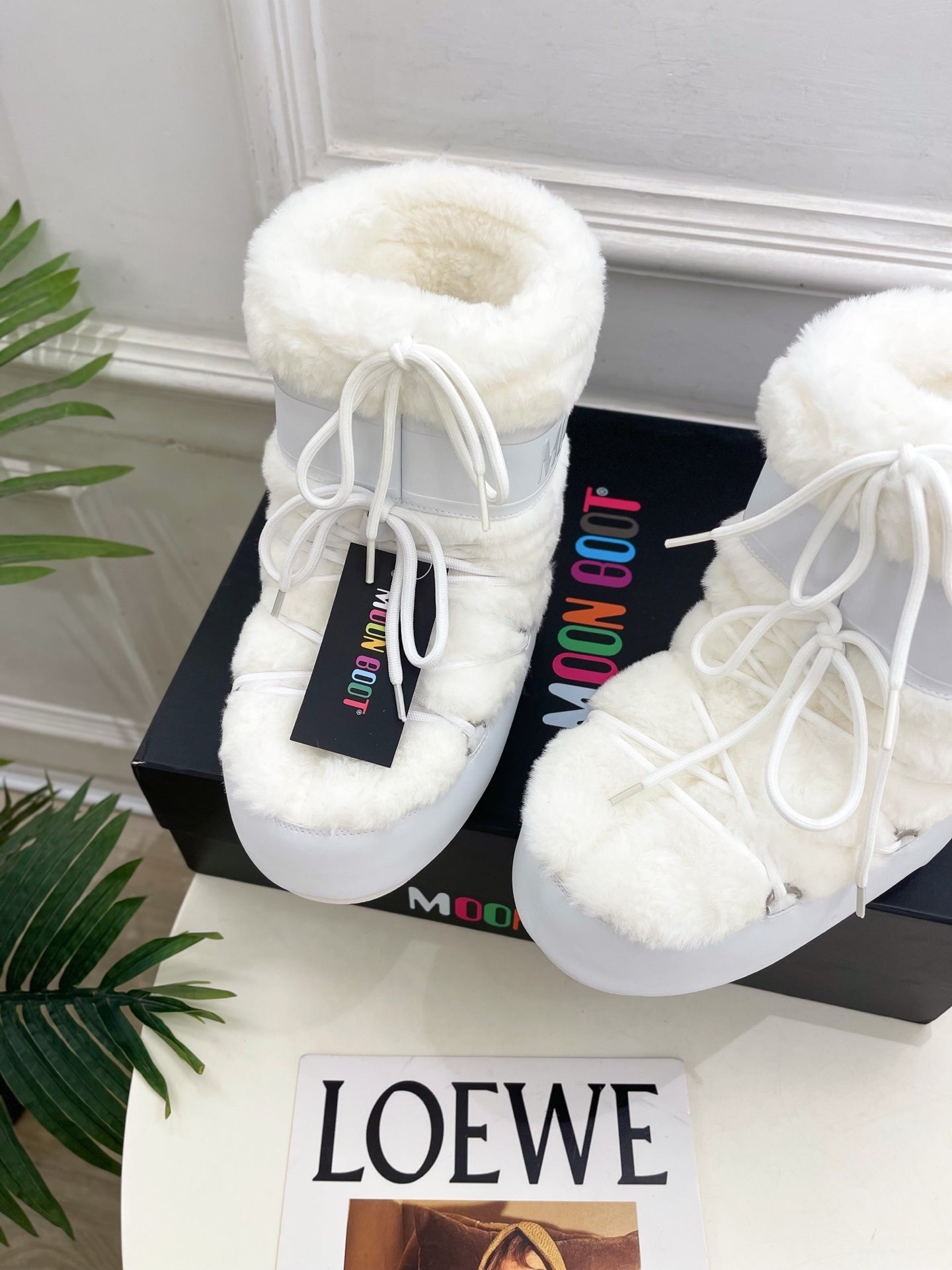 WINTER WHITE BOOTS WITH FAUX FUR LINING