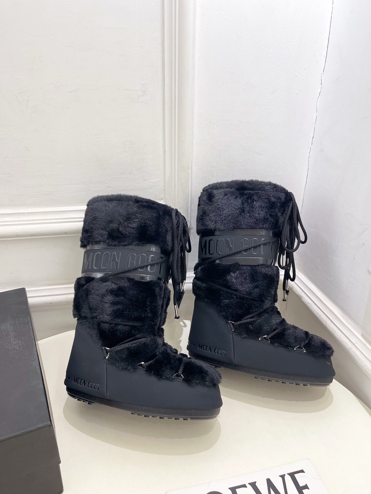 BLACK FAUX FUR LINED WINTER BOOTS