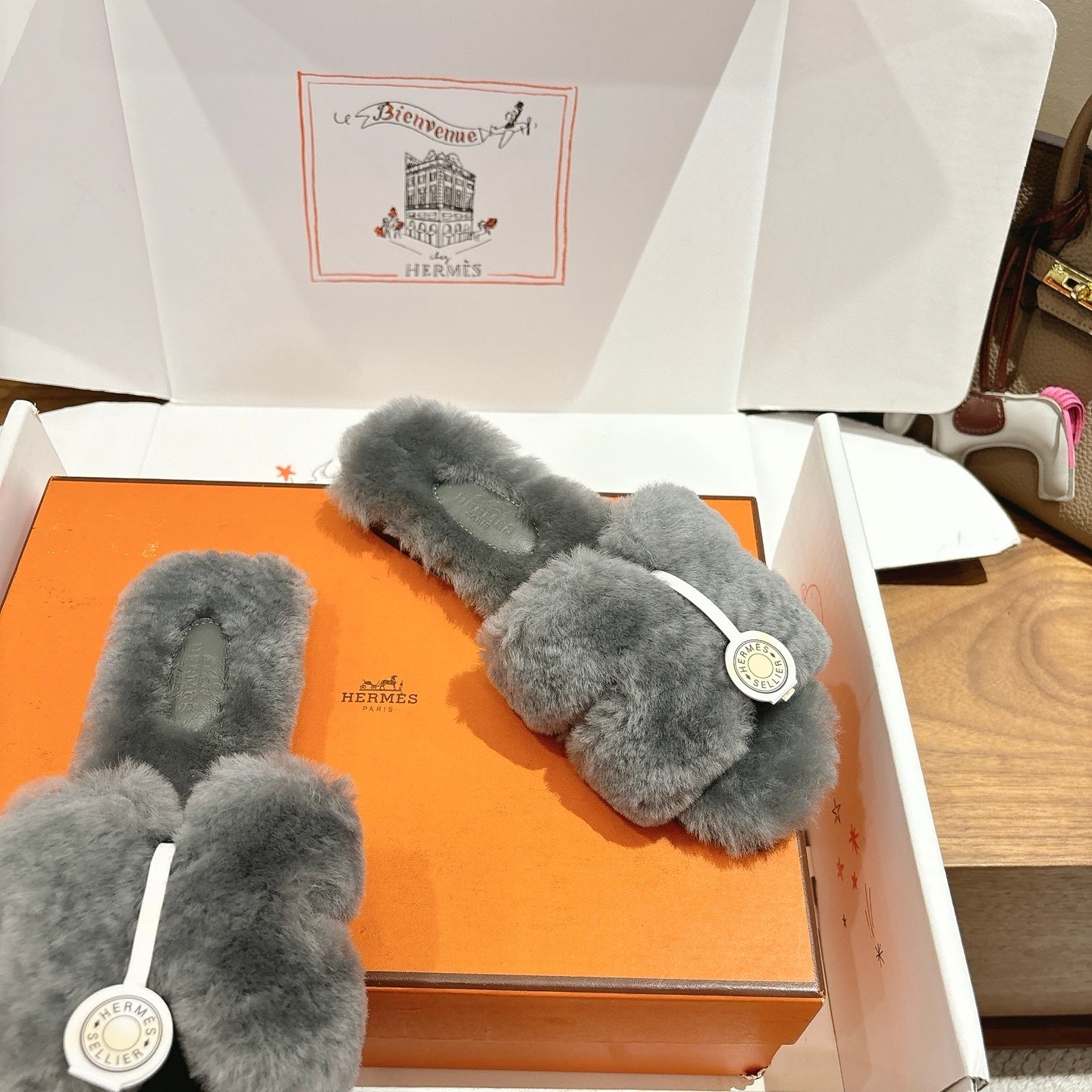 GRAY FAUX FUR SLIDE SLIPPERS