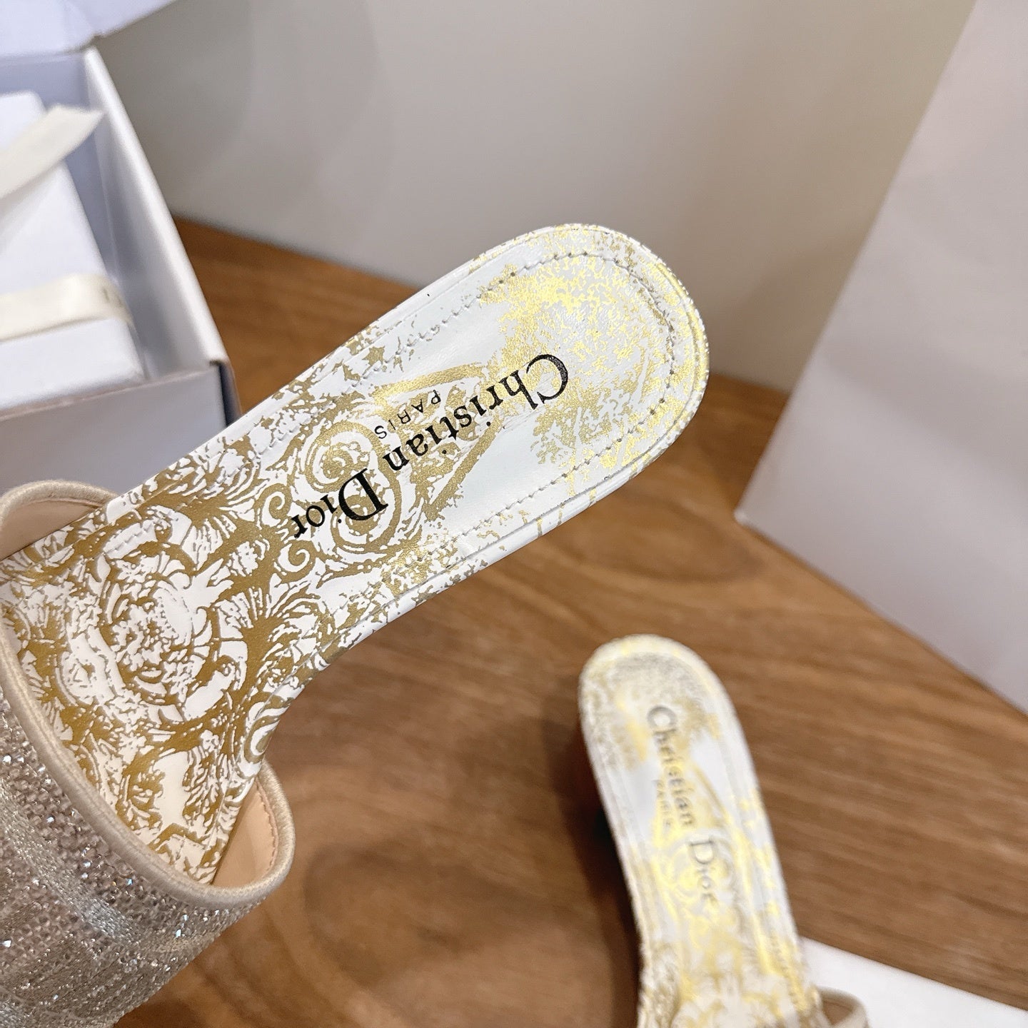 GOLD TOILE PRINT LOGO SLIDE SANDALS